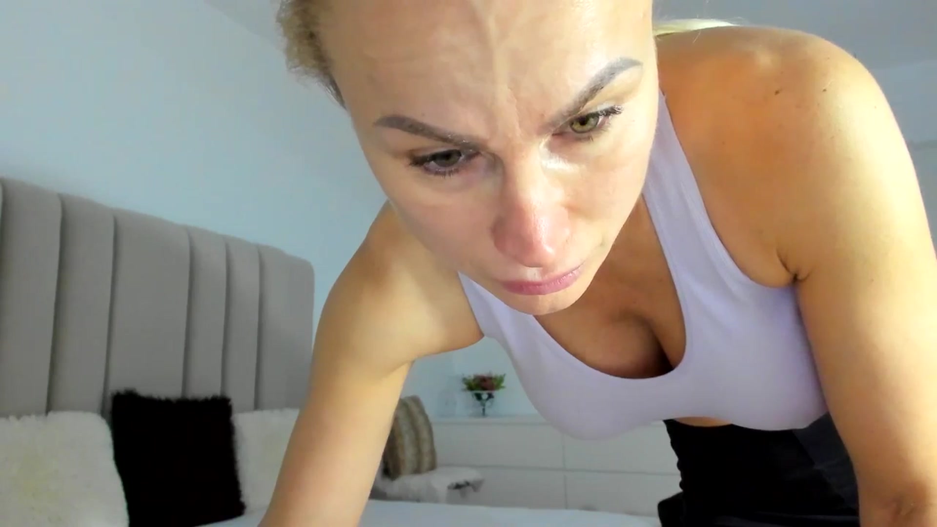 Gallery image thumbnail from SugarCrush25's myfreecams stream on, 03/01/2025, 16:57 image 16 of 20