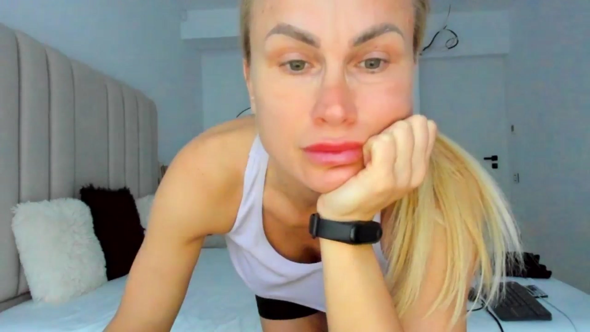 Gallery image thumbnail from SugarCrush25's myfreecams stream on, 03/10/2025, 17:50 image 16 of 20