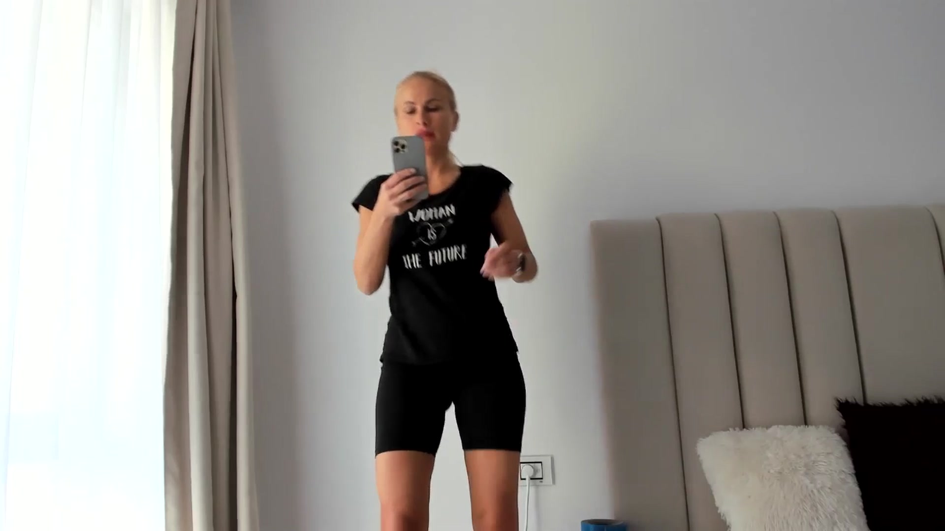 Gallery image thumbnail from SugarCrush25's myfreecams stream on, 03/19/2025, 15:45 image 13 of 20
