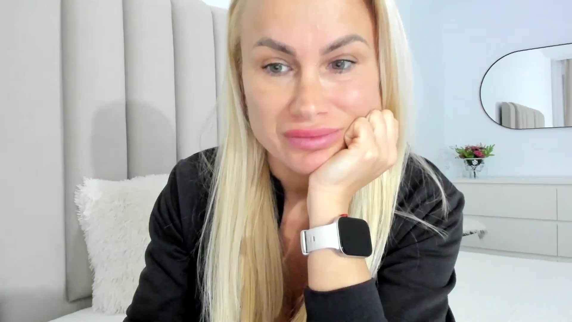 Gallery image thumbnail from SugarCrush25's myfreecams stream on, 03/19/2025, 17:32 image 14 of 20