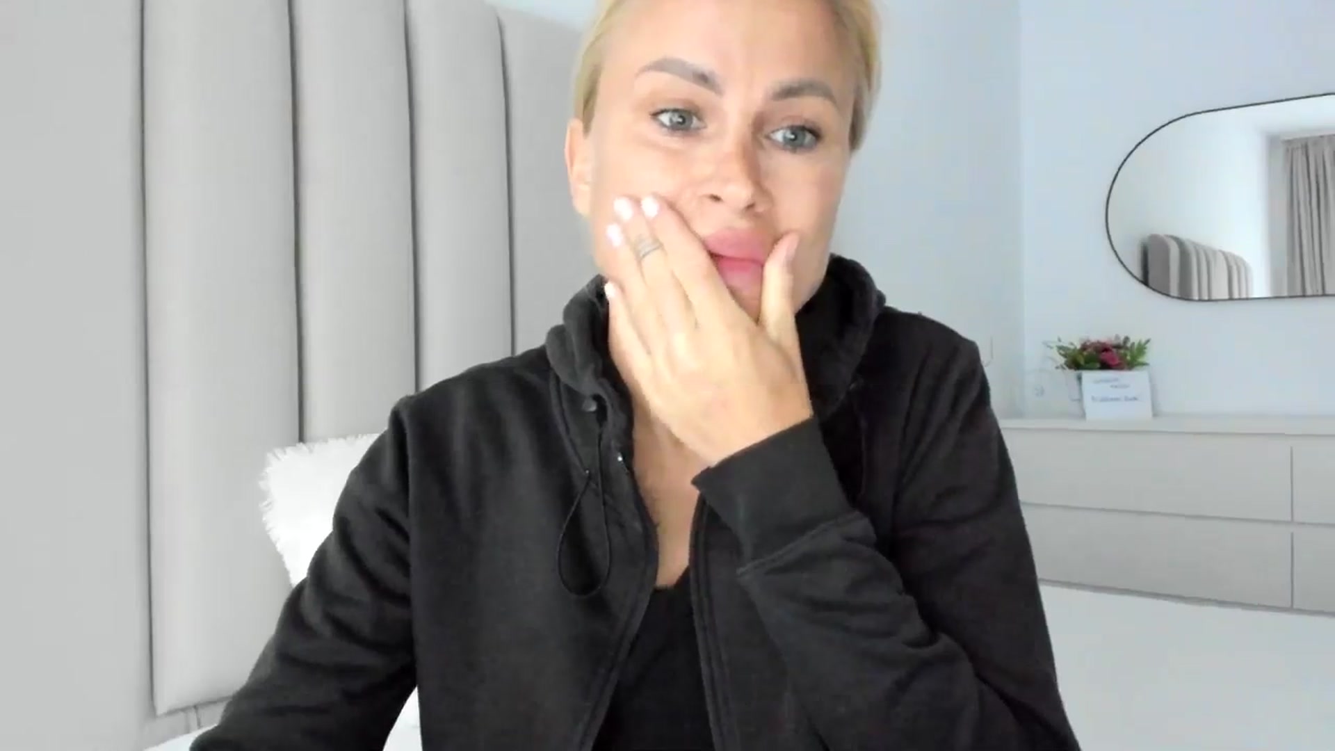 Gallery image thumbnail from SugarCrush25's myfreecams stream on, 03/29/2025, 16:15 image 19 of 20