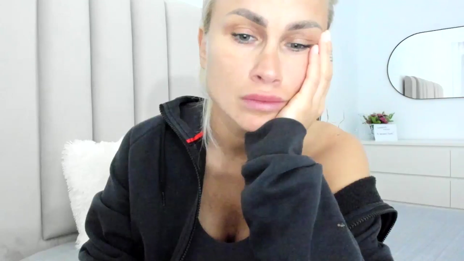 Gallery image thumbnail from SugarCrush25's myfreecams stream on, 04/02/2025, 17:47 image 15 of 20
