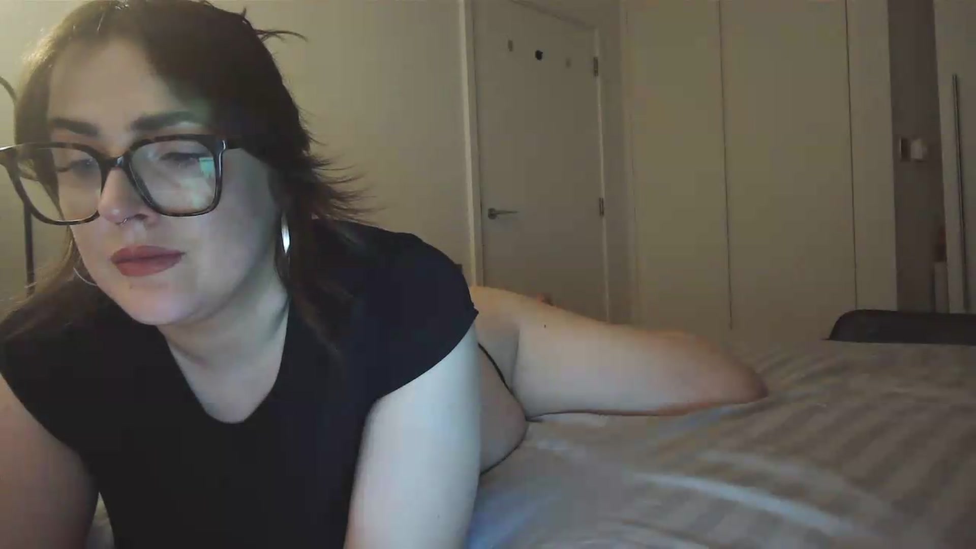 Gallery image thumbnail from SugarLuxeXO's myfreecams stream on, 08/21/2026, 22:03 image 14 of 20