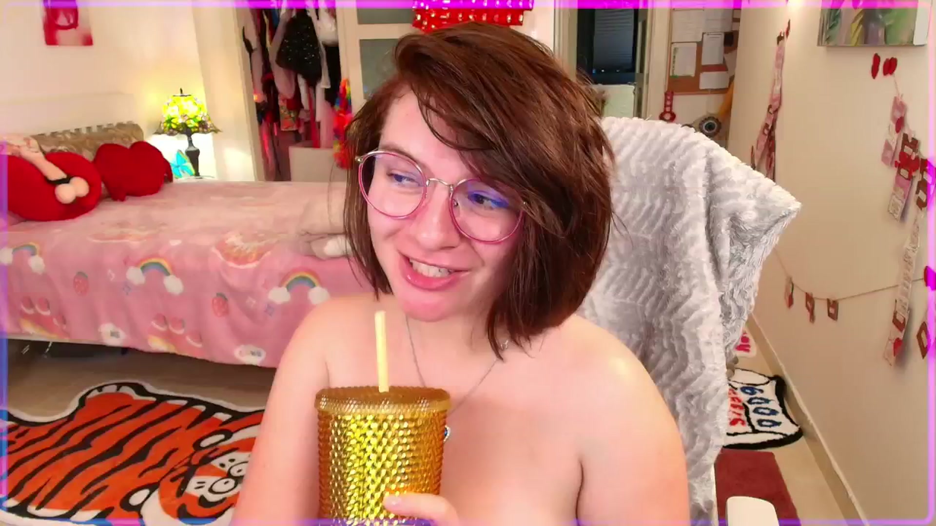 Gallery image thumbnail from SugarSpice22's myfreecams stream on, 02/28/2025, 24:38 image 16 of 20