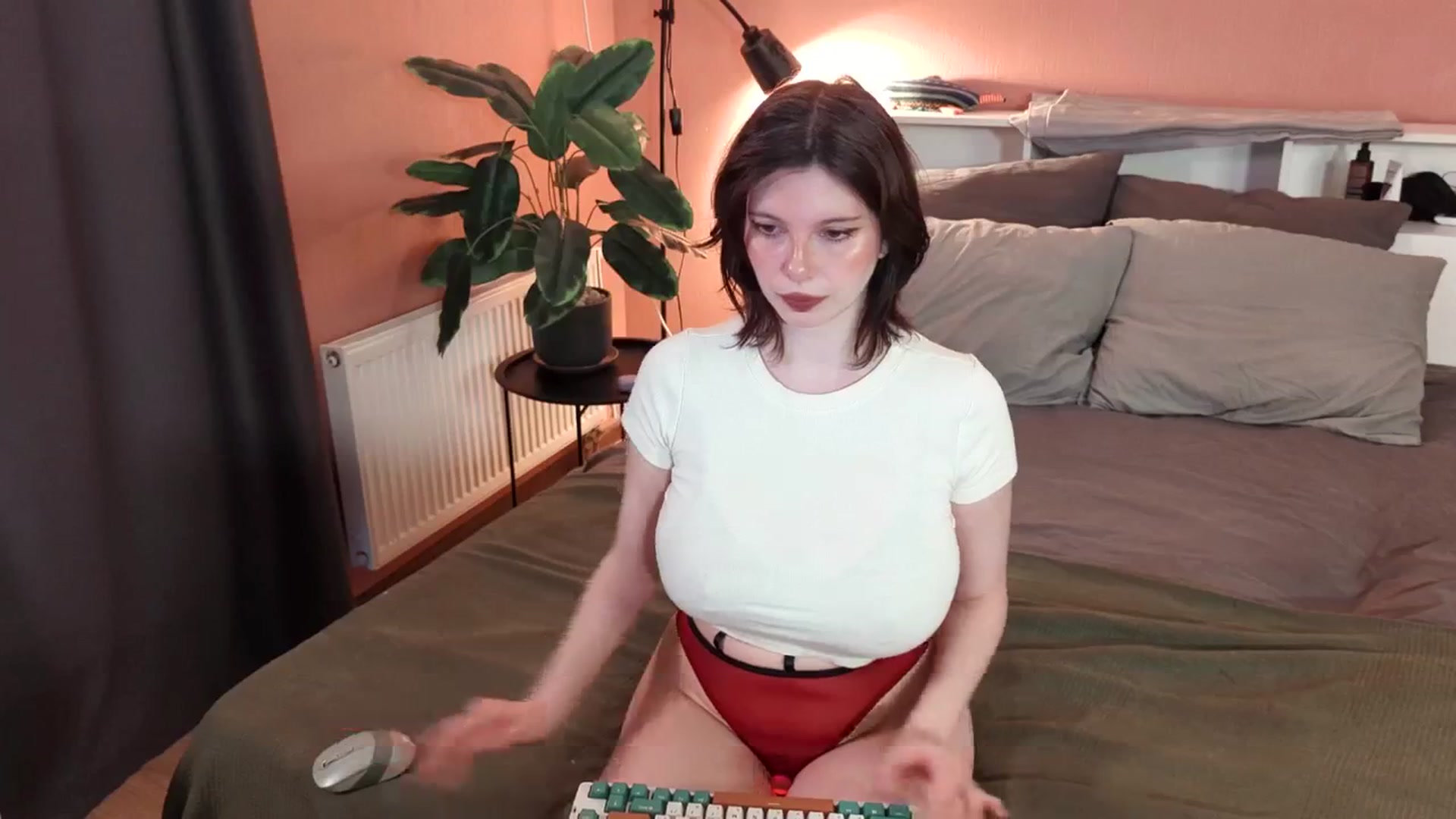 Gallery image thumbnail from SugarTomato's myfreecams stream on, 07/25/2025, 10:29 image 18 of 20