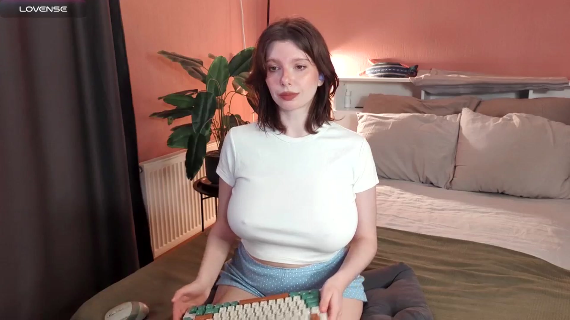 Gallery image thumbnail from SugarTomato's myfreecams stream on, 08/12/2025, 19:47 image 17 of 20