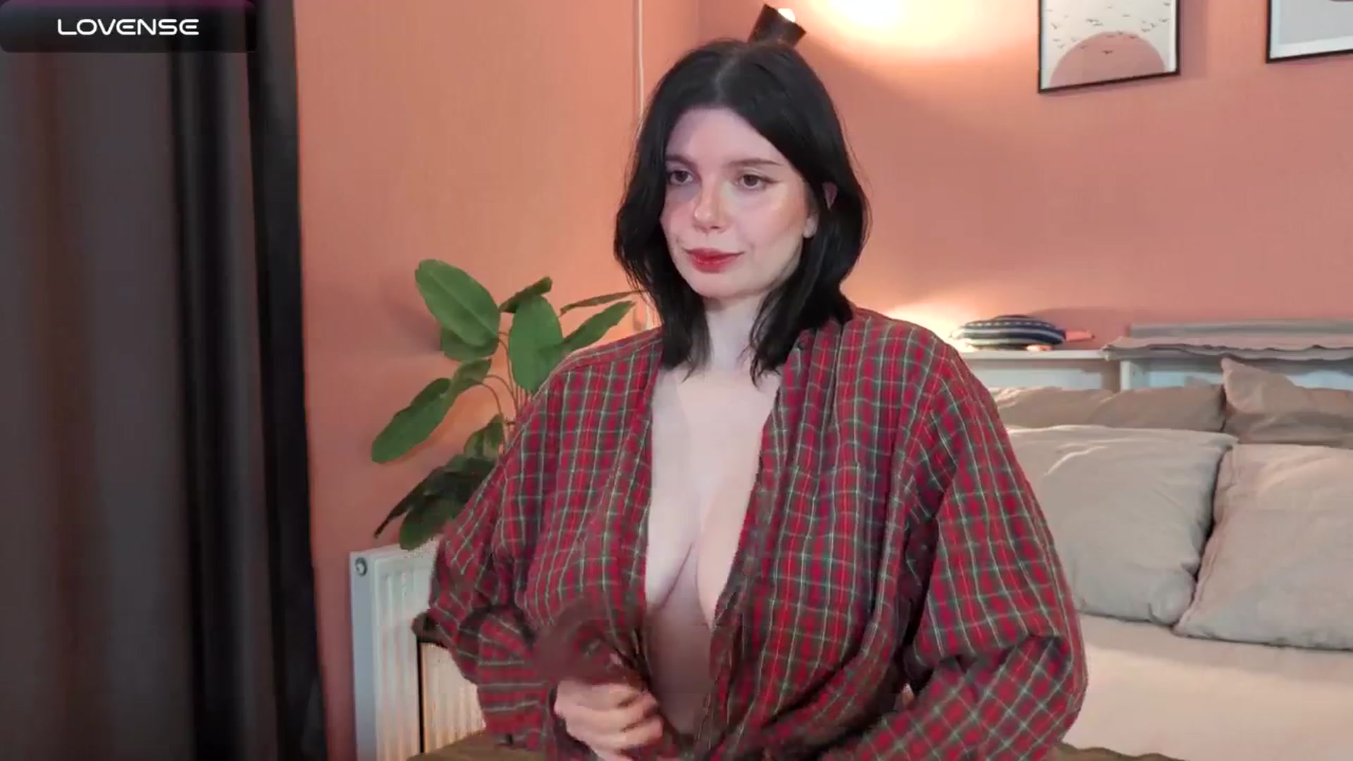 Gallery image thumbnail from SugarTomato's myfreecams stream on, 10/03/2025, 18:05 image 6 of 20