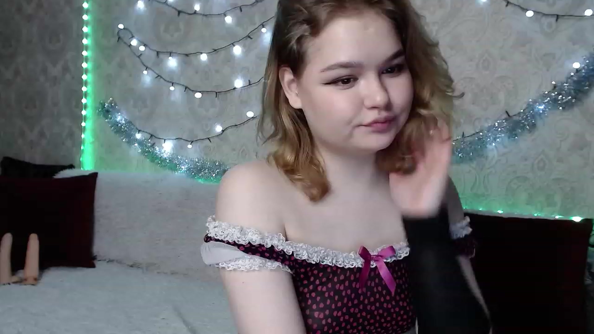 Gallery image thumbnail from Sugar_Cheeks's myfreecams stream on, 12/23/2022, 22:02 image 16 of 20