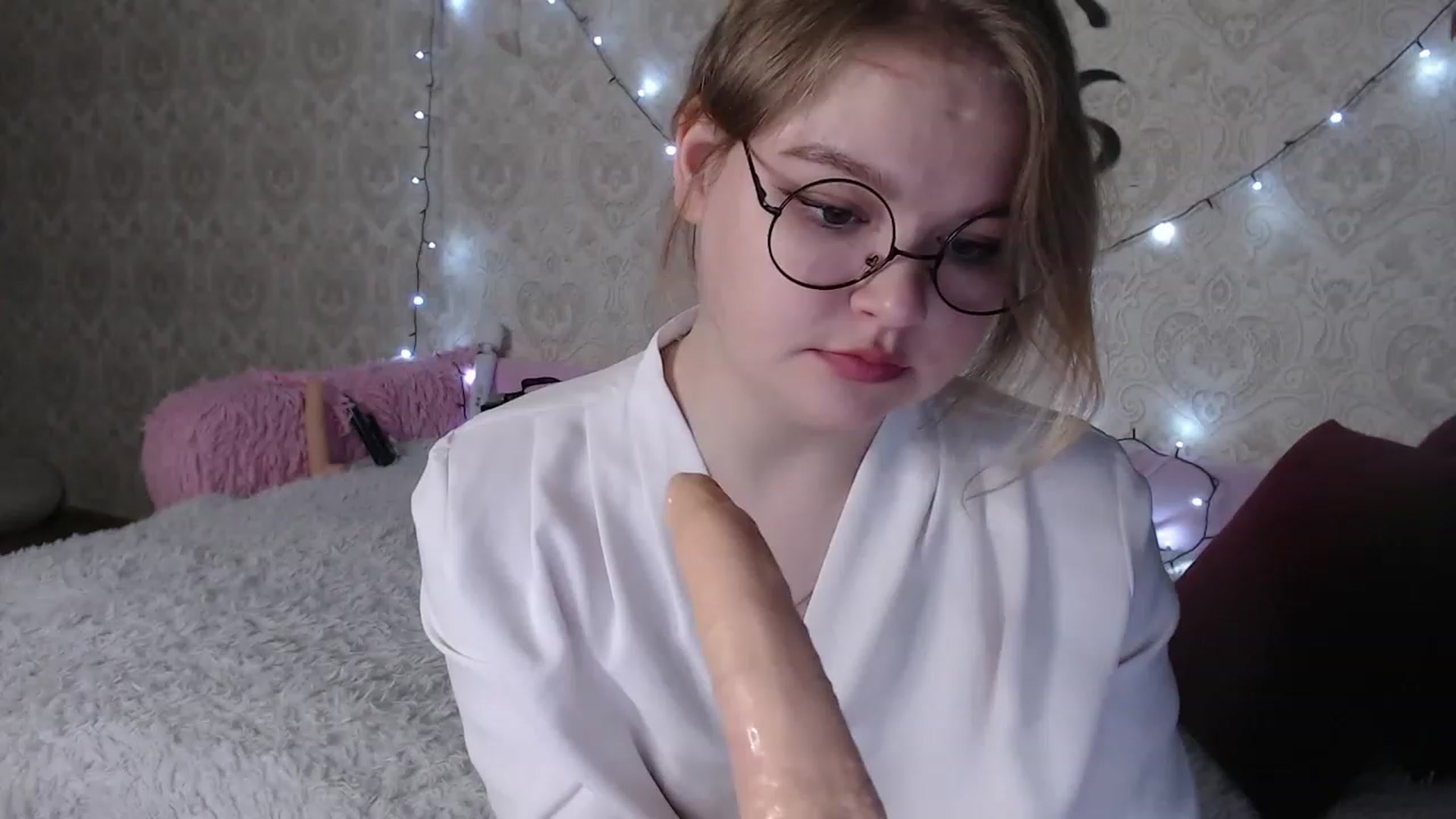 Gallery image thumbnail from Sugar_Cheeks's myfreecams stream on, 05/15/2023, 24:32 image 1 of 20