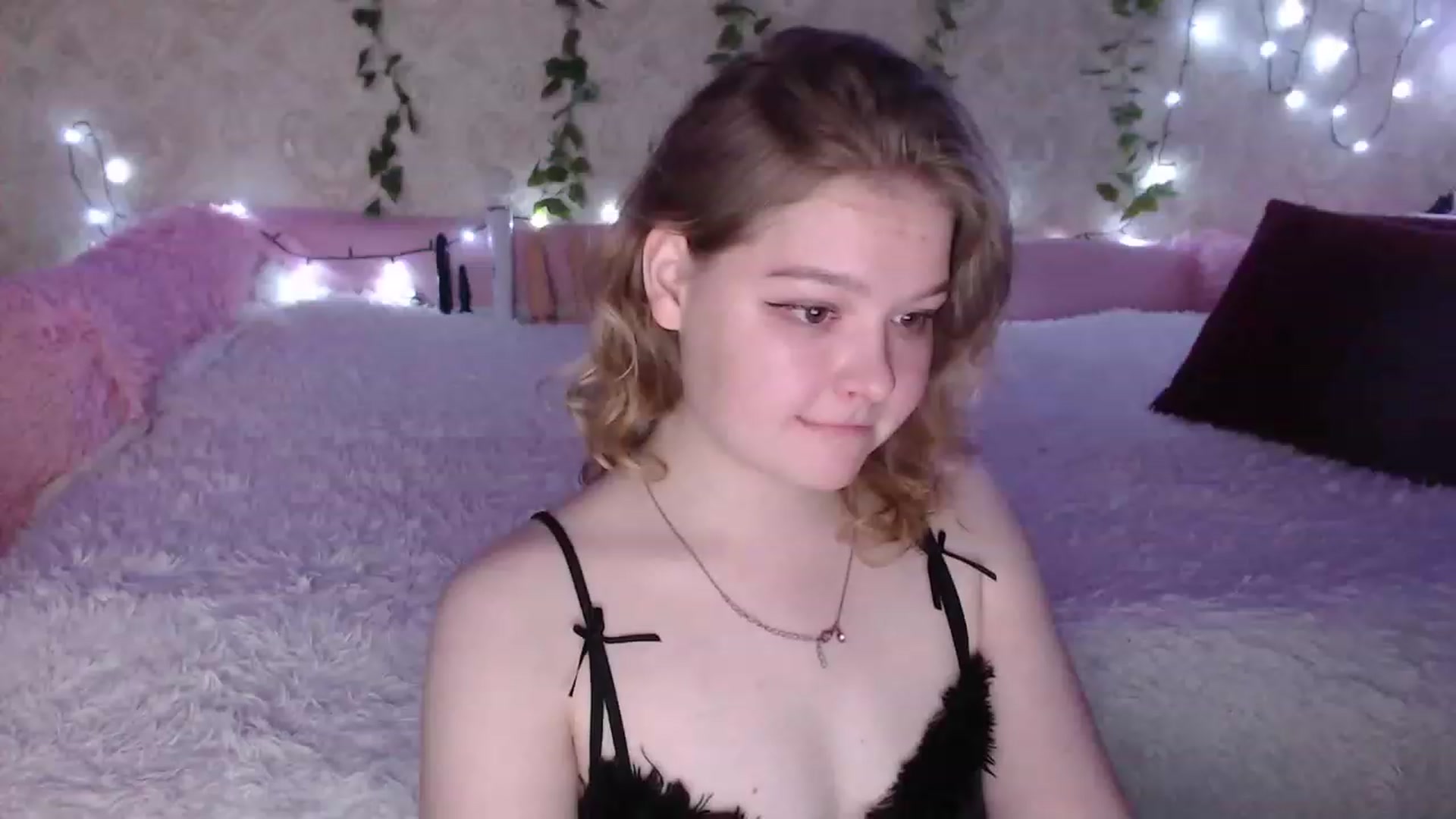 Gallery image thumbnail from Sugar_Cheeks's myfreecams stream on, 06/13/2023, 22:53 image 2 of 20