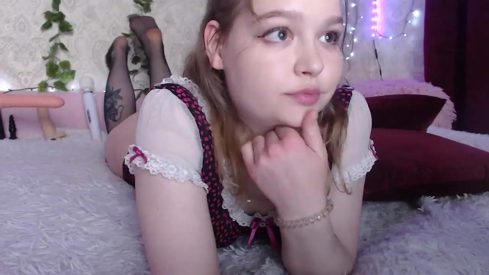 Gallery image thumbnail from Sugar_Cheeks's myfreecams stream on, 06/18/2023, 22:15 image 15 of 20
