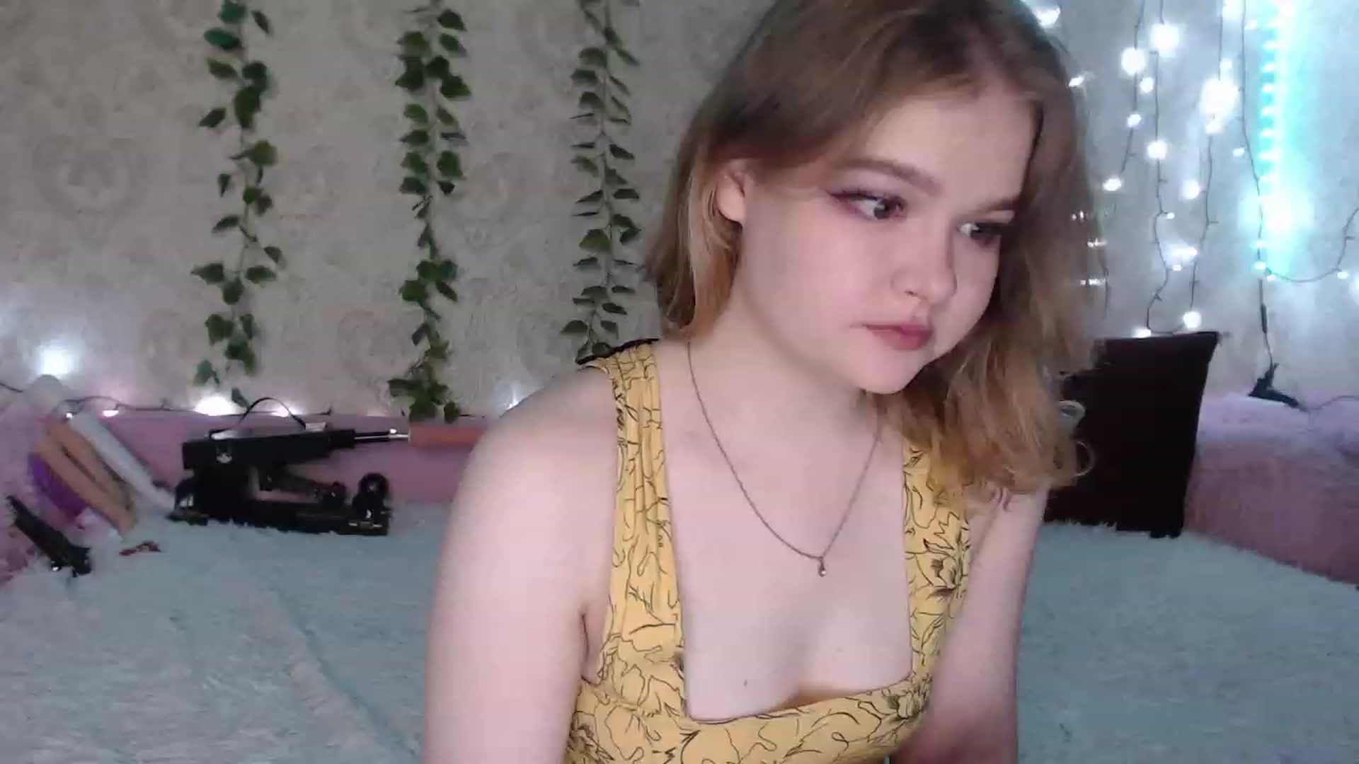 Gallery image thumbnail from Sugar_Cheeks's myfreecams stream on, 06/27/2023, 22:38 image 9 of 20