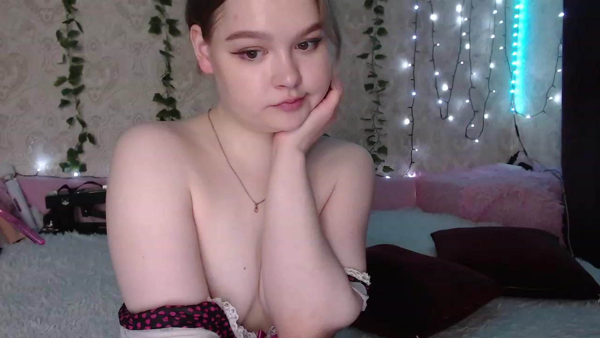 Gallery image thumbnail from Sugar_Cheeks's myfreecams stream on, 06/29/2023, 24:01 image 15 of 20