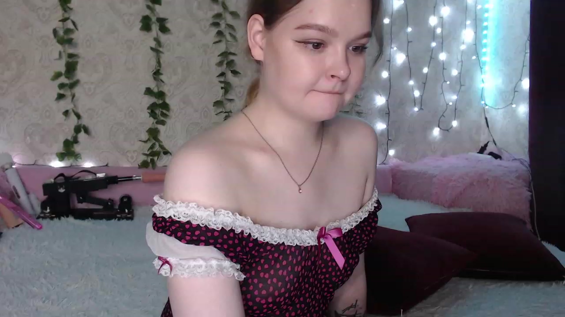 Gallery image thumbnail from Sugar_Cheeks's myfreecams stream on, 06/29/2023, 24:01 image 18 of 20