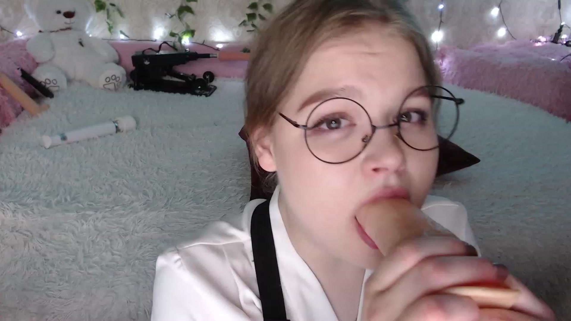 Gallery image thumbnail from Sugar_Cheeks's myfreecams stream on, 07/08/2023, 23:03 image 8 of 20