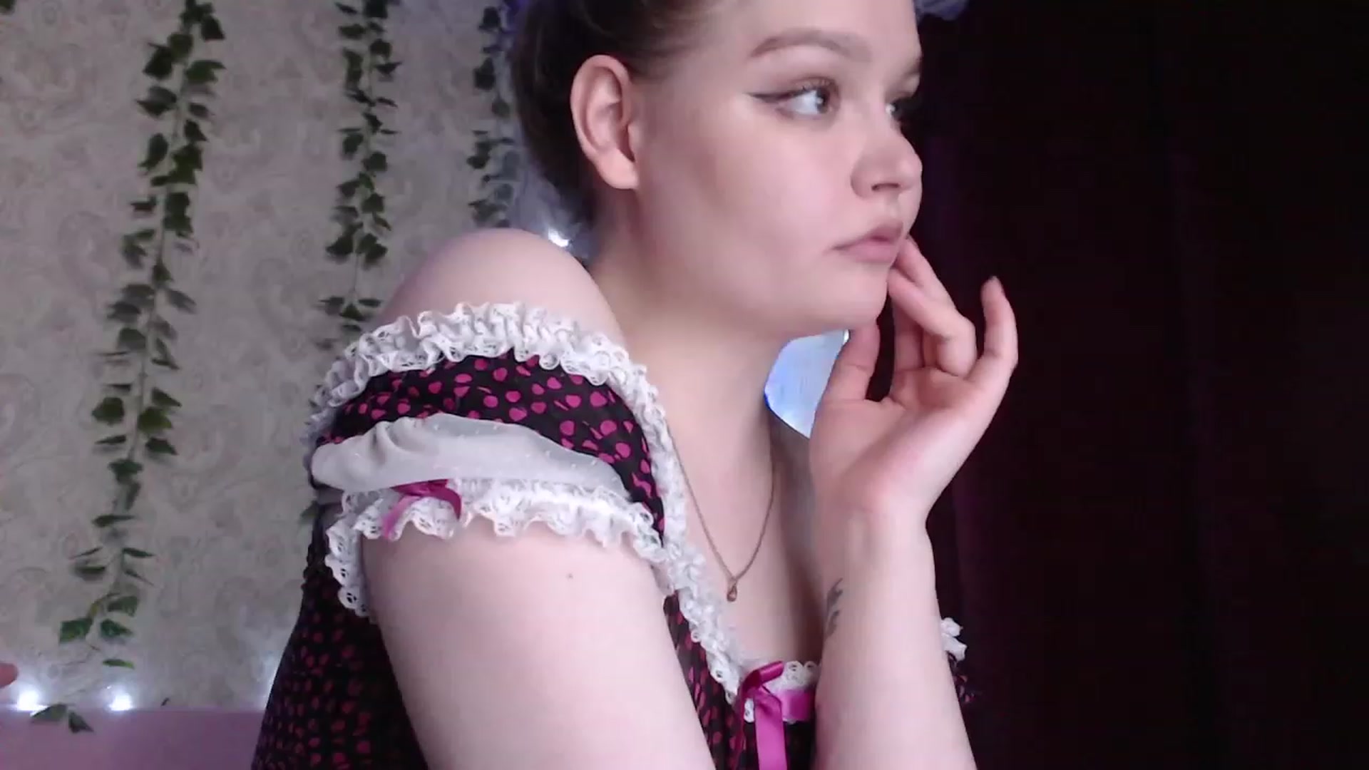 Gallery image thumbnail from Sugar_Cheeks's myfreecams stream on, 07/18/2023, 22:34 image 9 of 20
