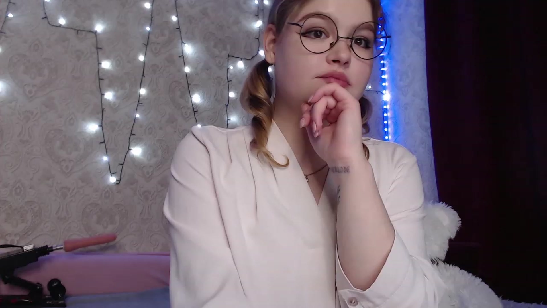 Gallery image thumbnail from Sugar_Cheeks's myfreecams stream on, 08/29/2023, 22:27 image 12 of 20