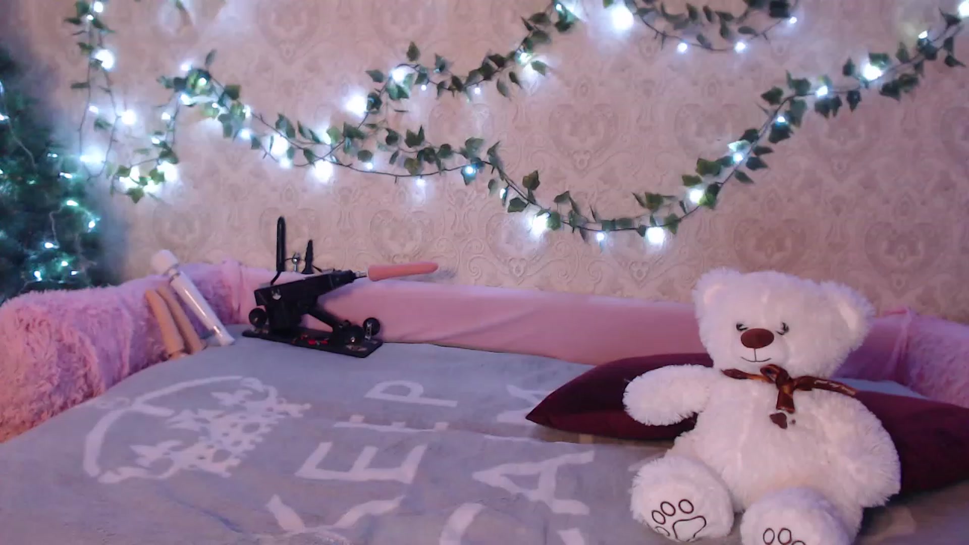 Gallery image thumbnail from Sugar_Cheeks's myfreecams stream on, 12/13/2023, 22:54 image 18 of 20