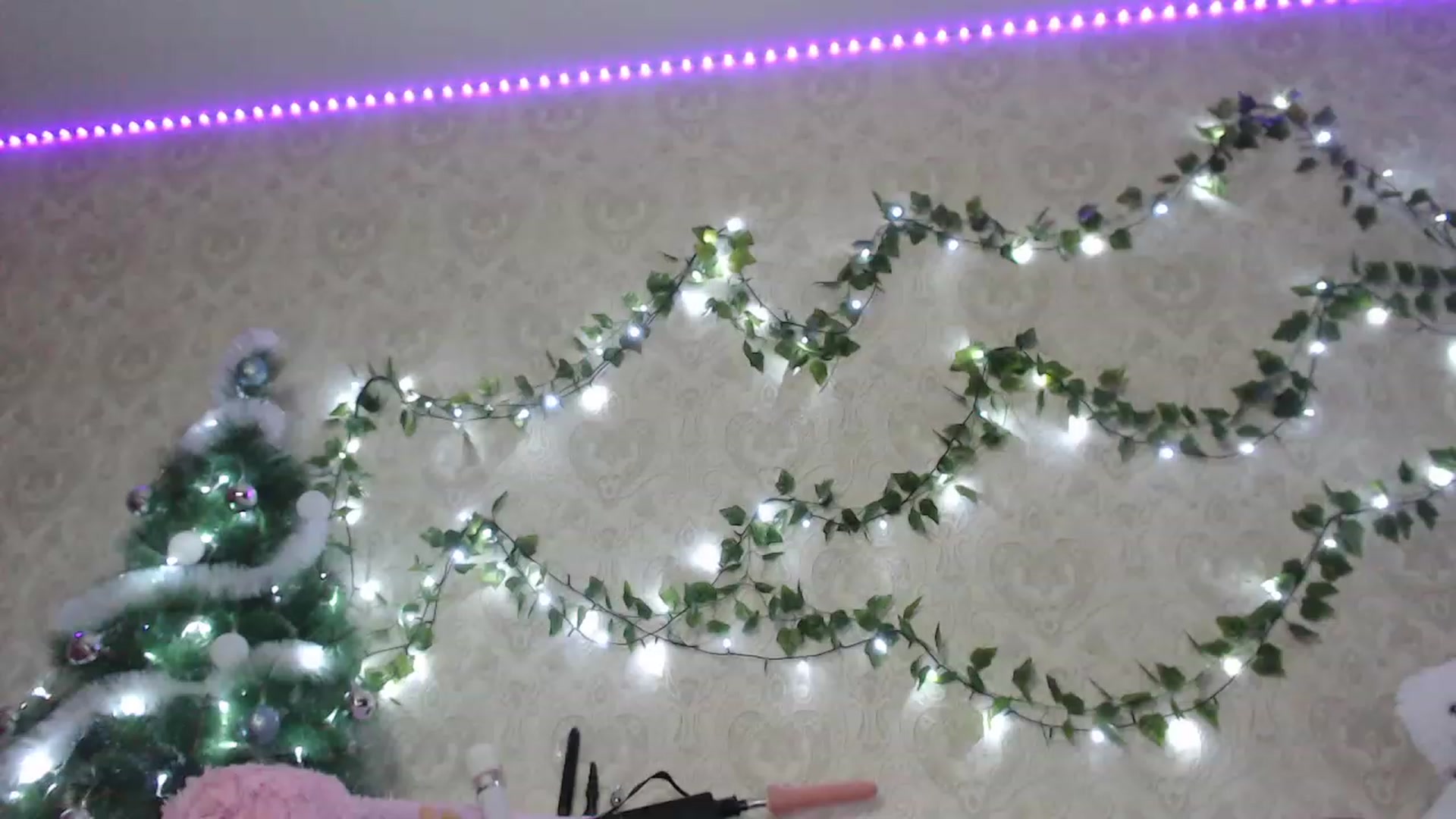 Gallery image thumbnail from Sugar_Cheeks's myfreecams stream on, 12/24/2023, 22:17 image 6 of 20