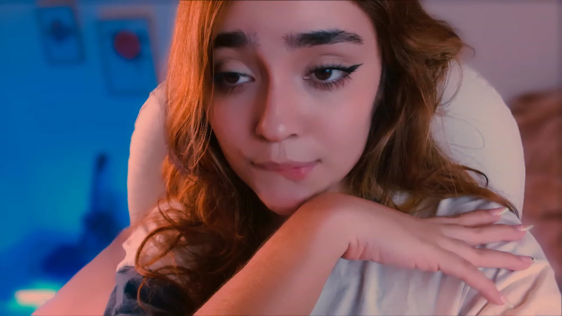 Gallery image thumbnail from Sugar_h0ney's myfreecams stream on, 05/18/2023, 10:25 image 14 of 20