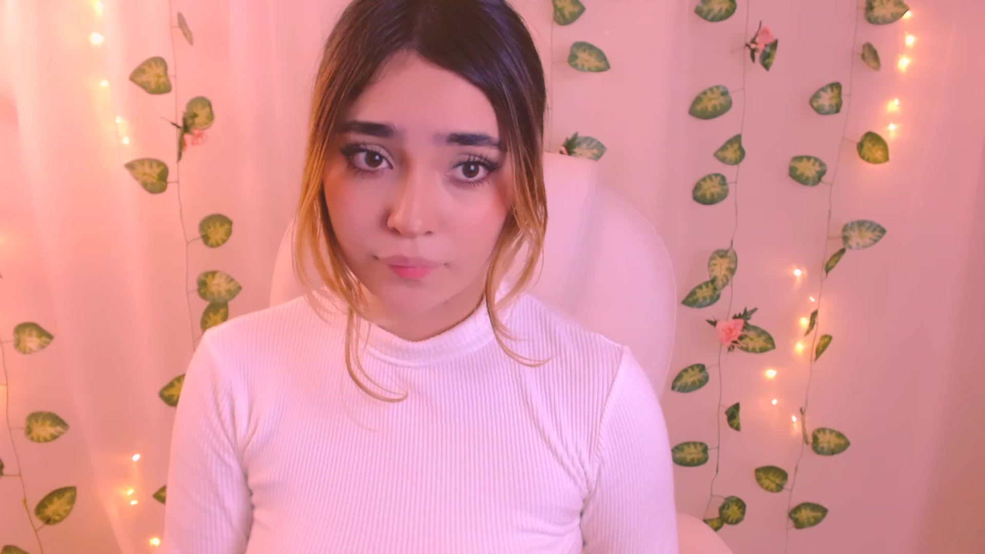 Gallery image thumbnail from Sugar_h0ney's myfreecams stream on, 02/12/2024, 08:44 image 6 of 20