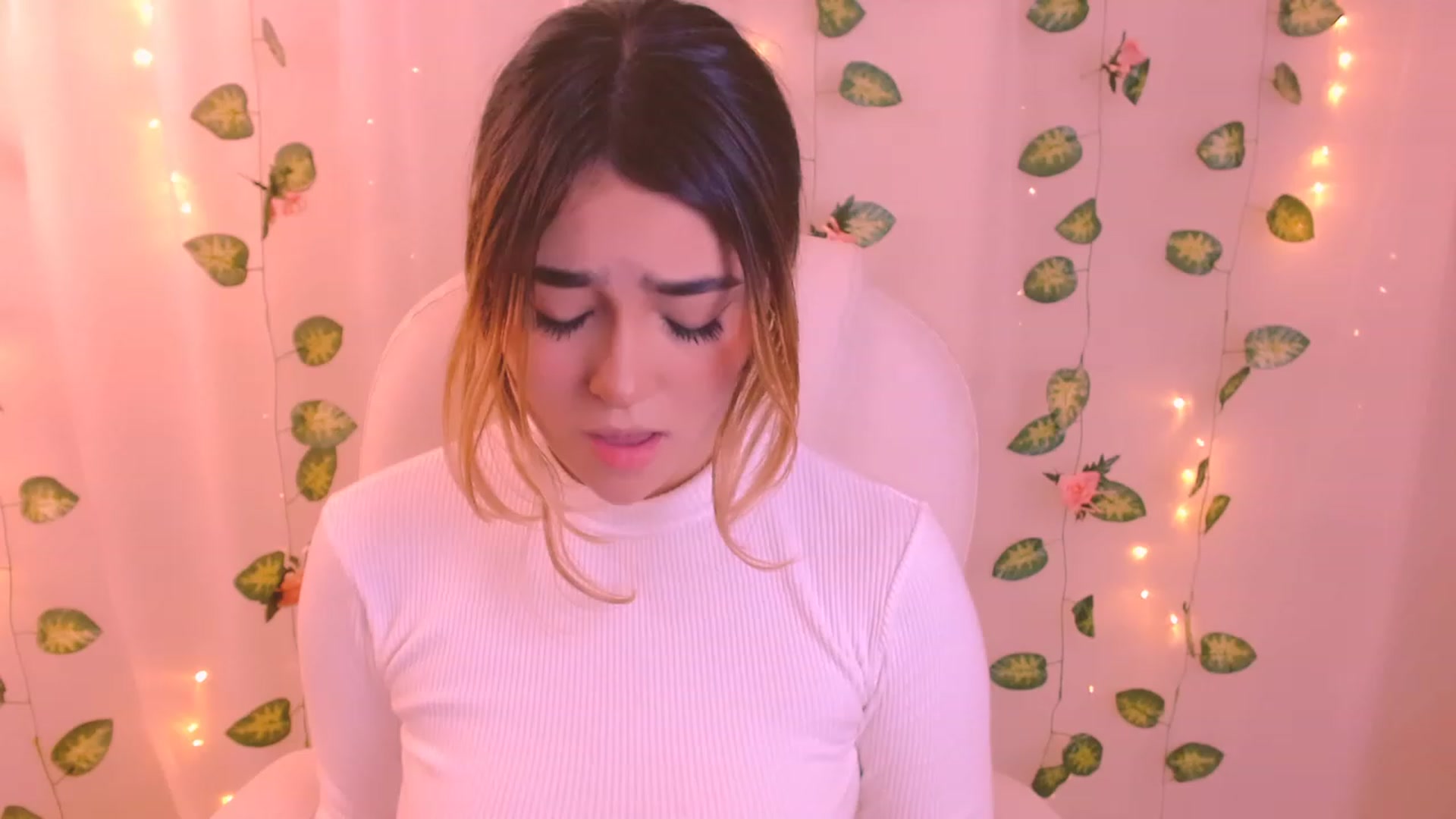 Gallery image thumbnail from Sugar_h0ney's myfreecams stream on, 02/12/2024, 08:44 image 7 of 20