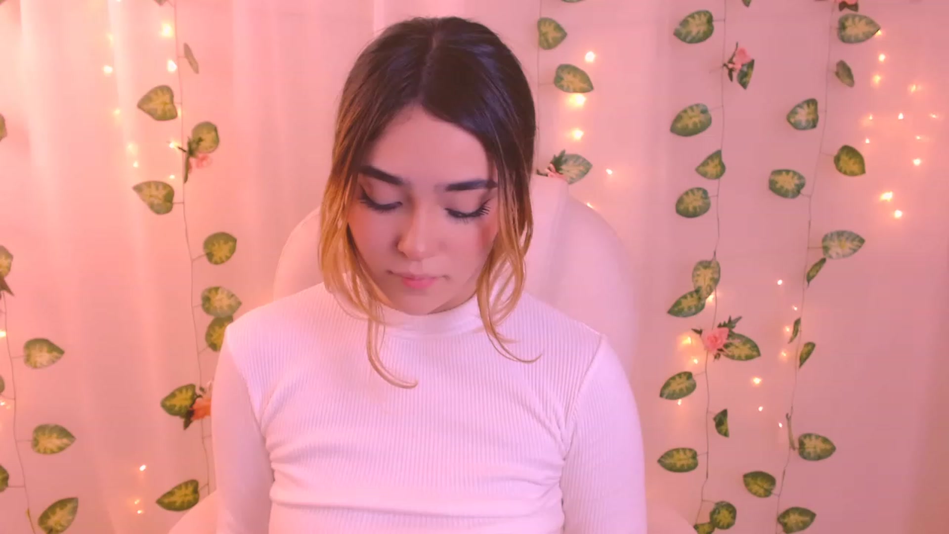Gallery image thumbnail from Sugar_h0ney's myfreecams stream on, 02/12/2024, 08:44 image 11 of 20