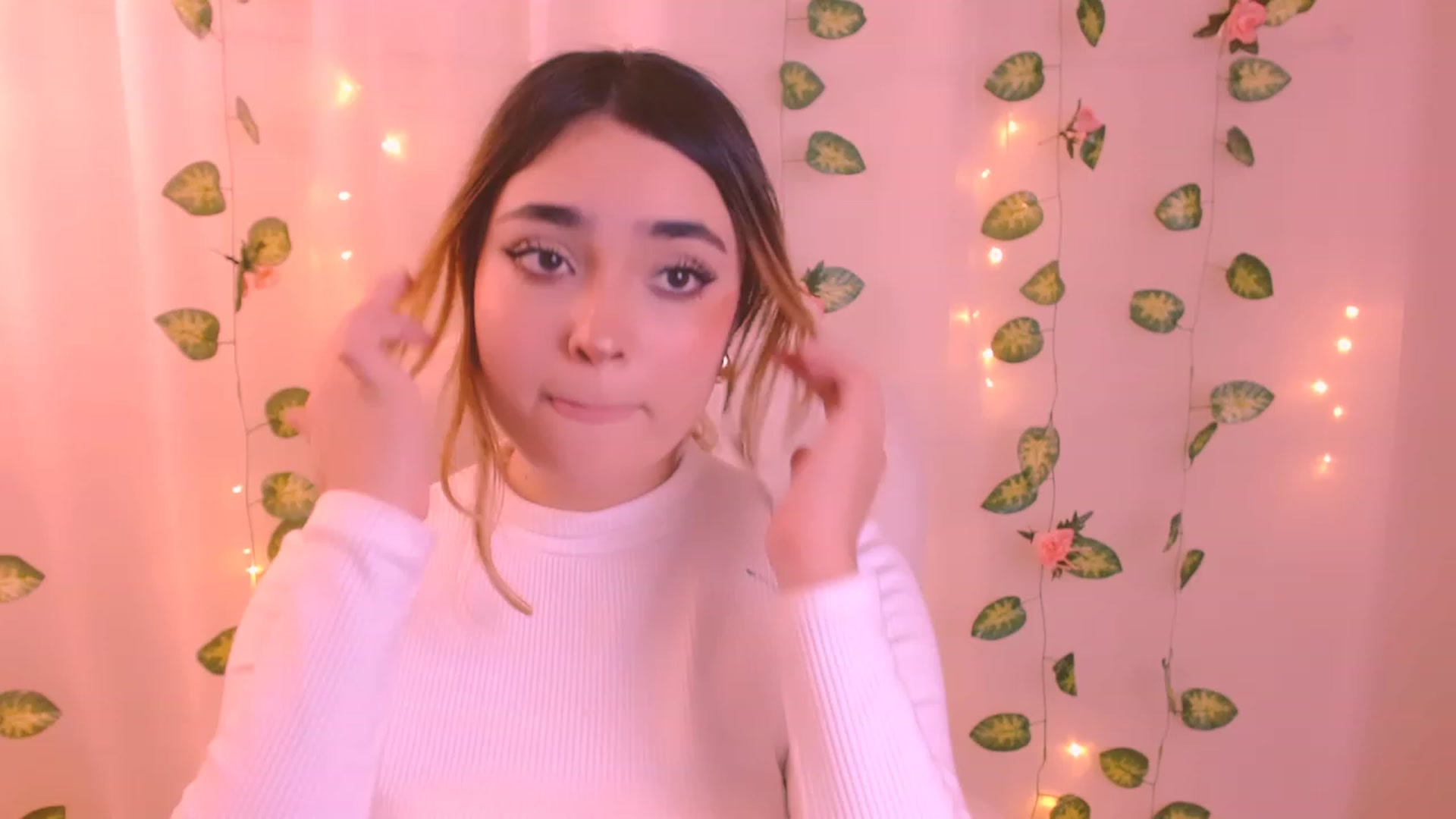Gallery image thumbnail from Sugar_h0ney's myfreecams stream on, 02/12/2024, 08:44 image 10 of 20
