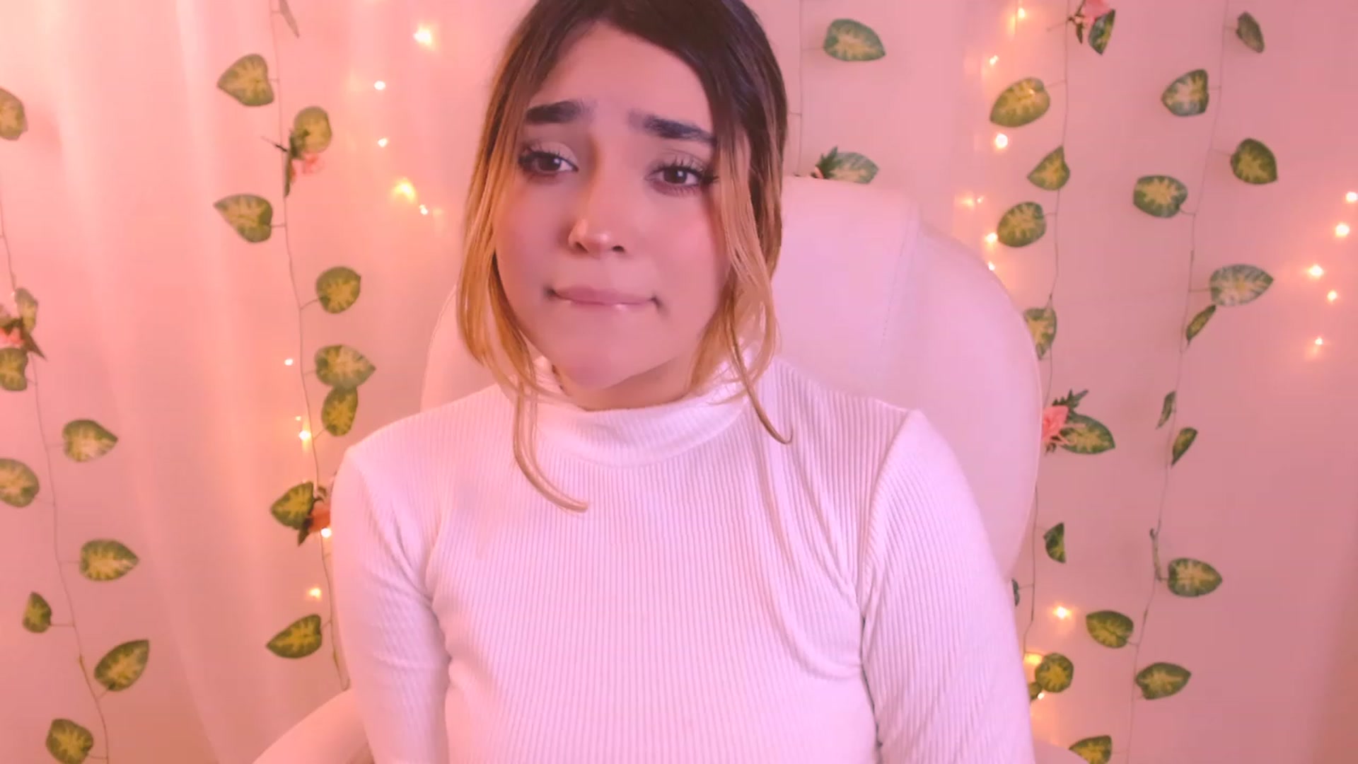 Gallery image thumbnail from Sugar_h0ney's myfreecams stream on, 02/12/2024, 08:44 image 1 of 20