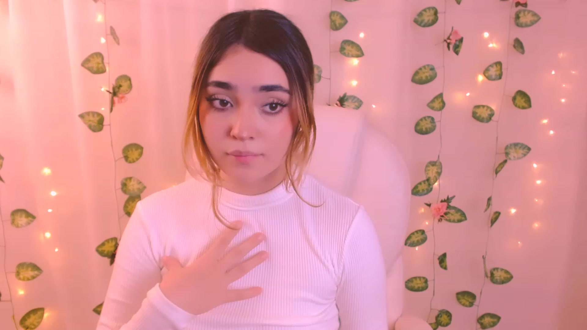 Gallery image thumbnail from Sugar_h0ney's myfreecams stream on, 02/12/2024, 08:44 image 13 of 20
