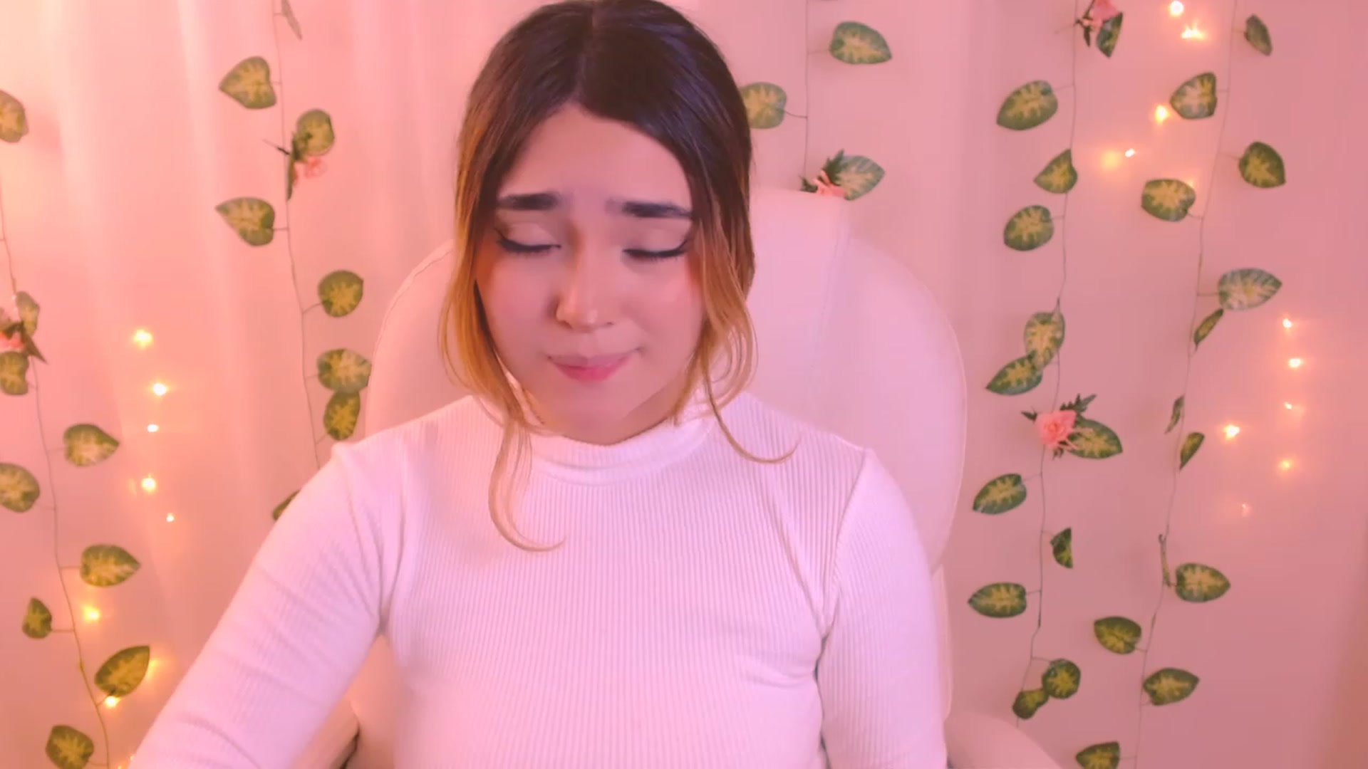 Gallery image thumbnail from Sugar_h0ney's myfreecams stream on, 02/12/2024, 08:44 image 3 of 20