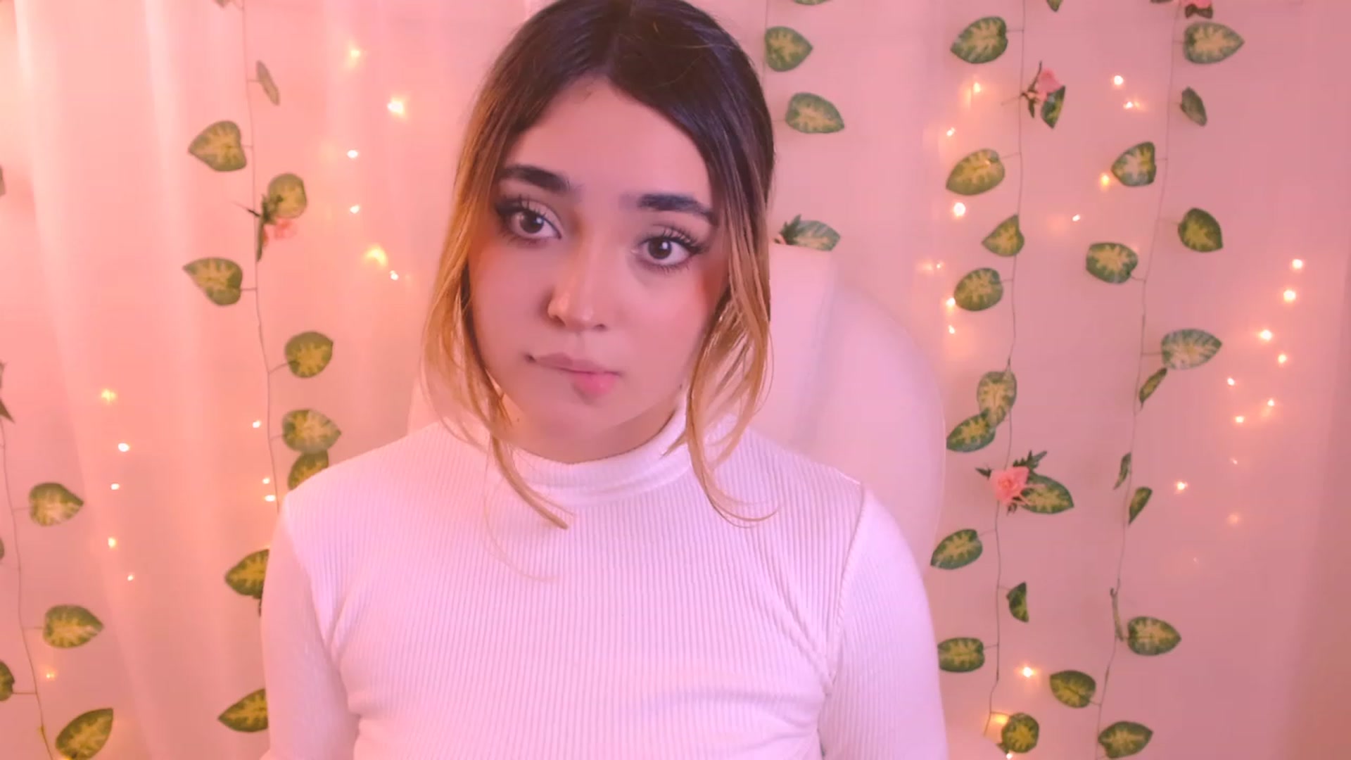 Gallery image thumbnail from Sugar_h0ney's myfreecams stream on, 02/12/2024, 08:44 image 16 of 20