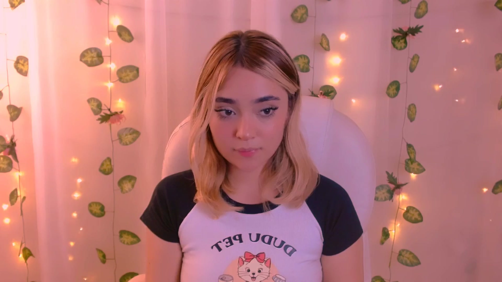 Gallery image thumbnail from Sugar_h0ney's myfreecams stream on, 03/19/2024, 06:23 image 9 of 20