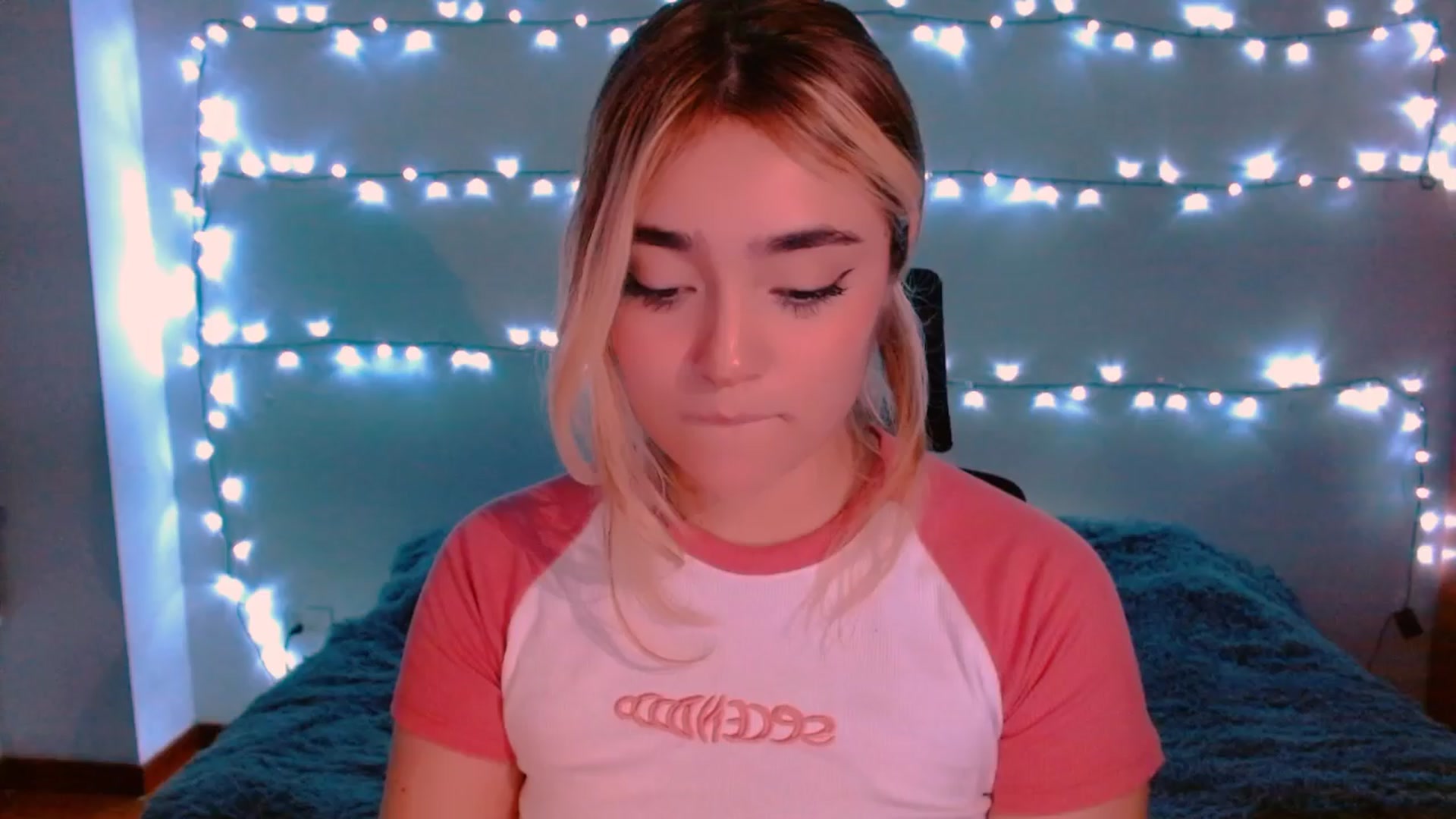 Gallery image thumbnail from Sugar_h0ney's myfreecams stream on, 03/25/2024, 07:27 image 5 of 20