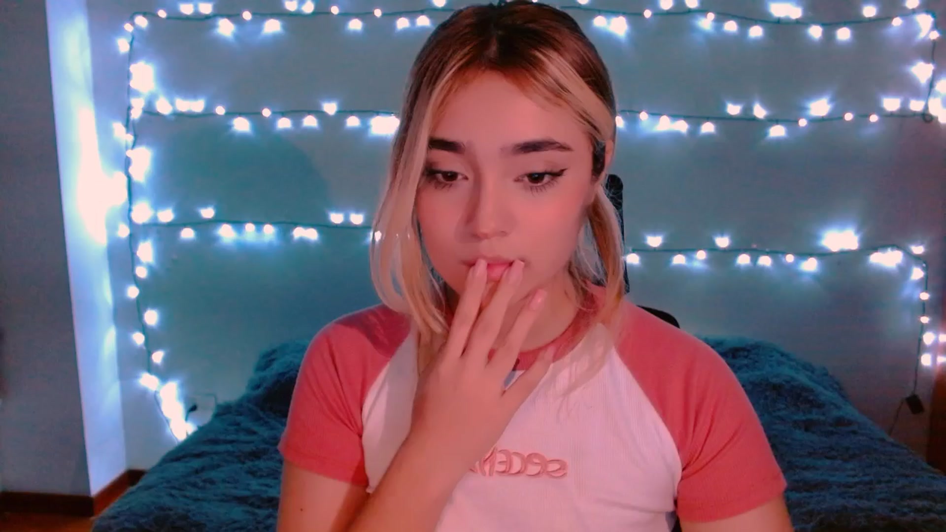 Gallery image thumbnail from Sugar_h0ney's myfreecams stream on, 03/25/2024, 07:27 image 7 of 20