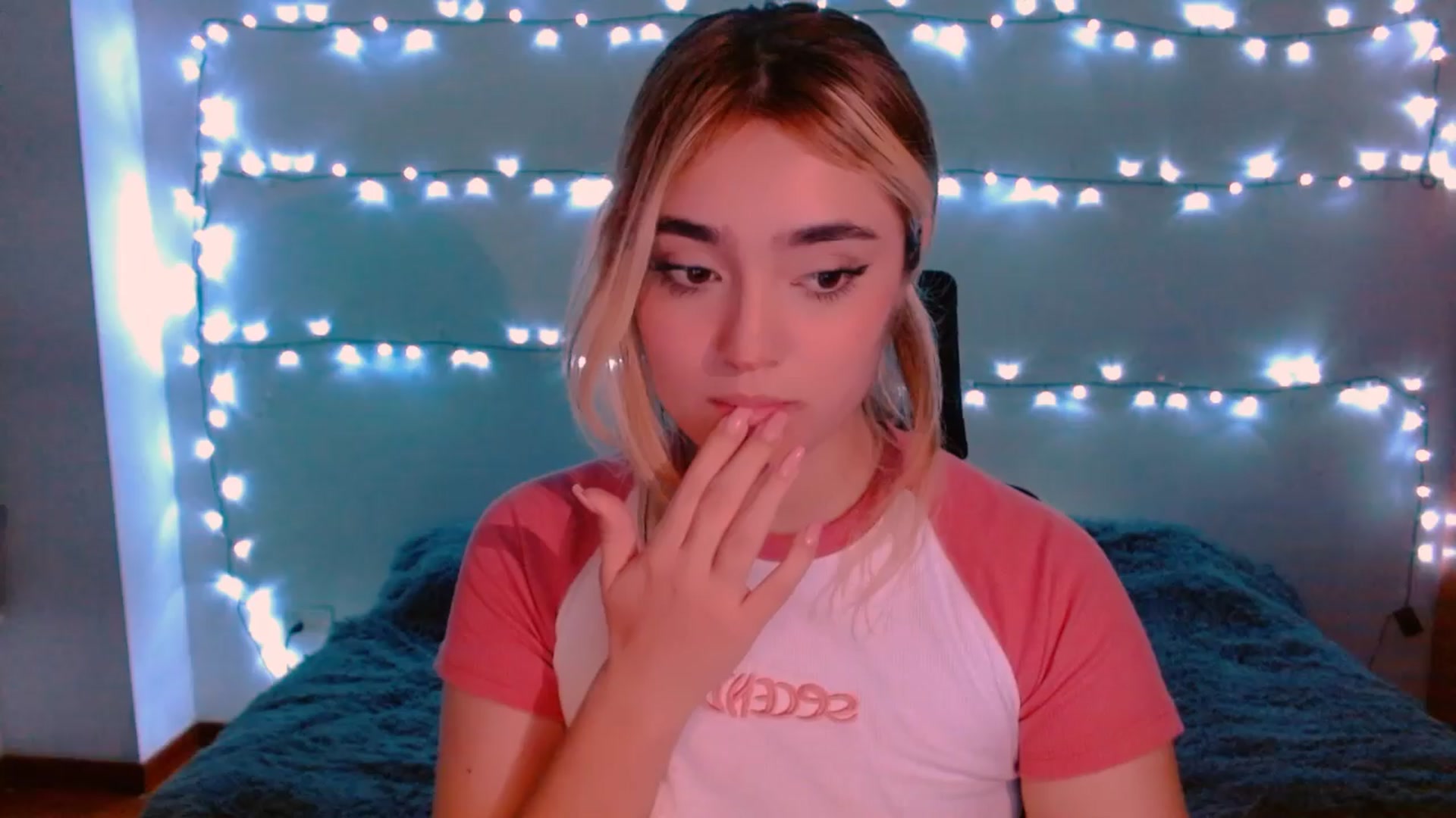 Gallery image thumbnail from Sugar_h0ney's myfreecams stream on, 03/25/2024, 07:27 image 10 of 20