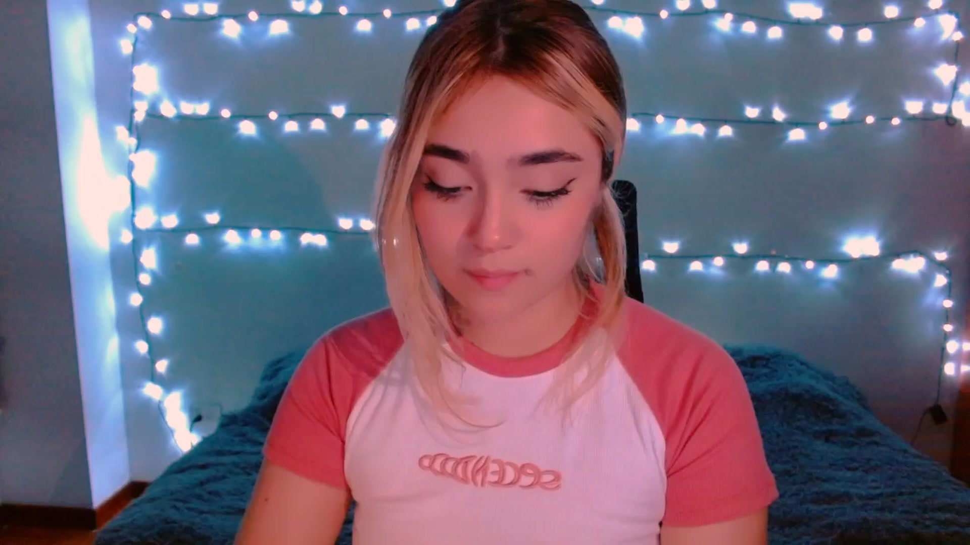 Gallery image thumbnail from Sugar_h0ney's myfreecams stream on, 03/25/2024, 07:27 image 13 of 20