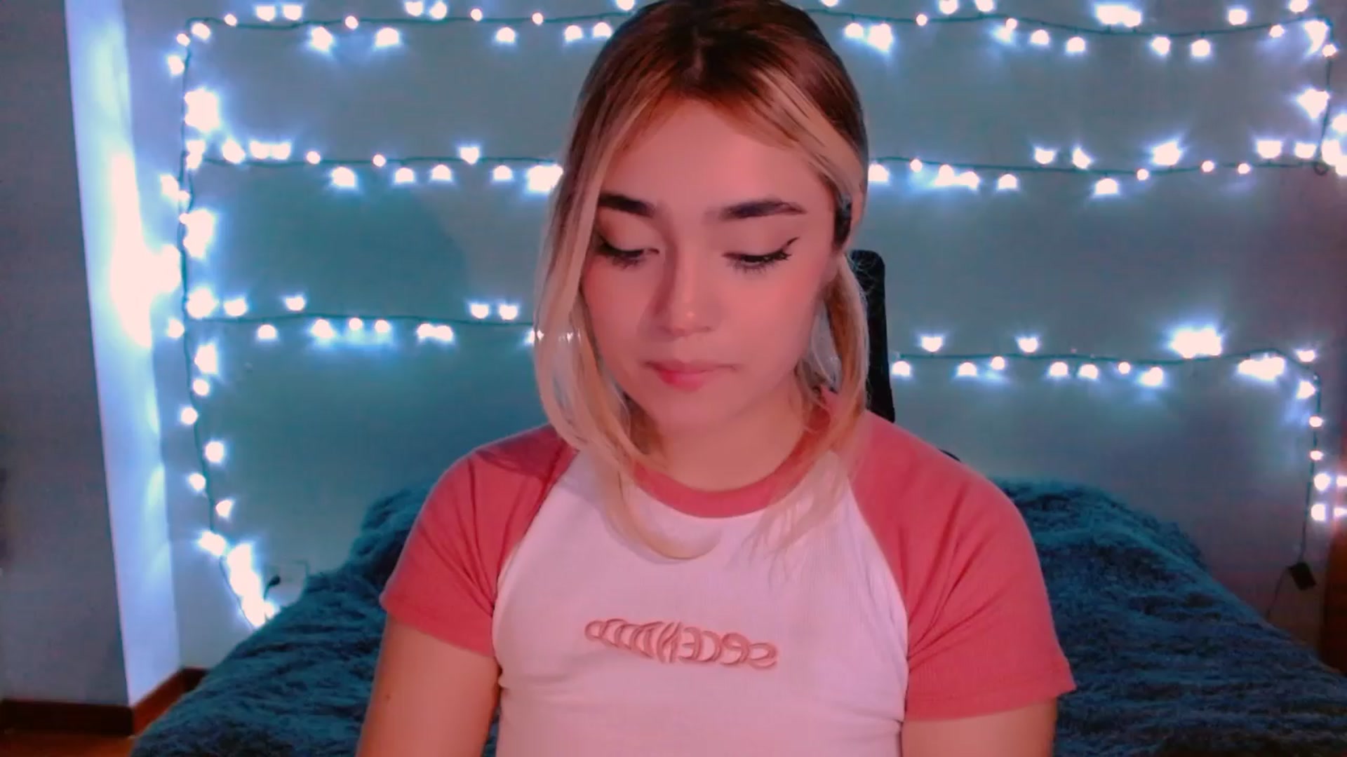 Gallery image thumbnail from Sugar_h0ney's myfreecams stream on, 03/25/2024, 07:27 image 9 of 20
