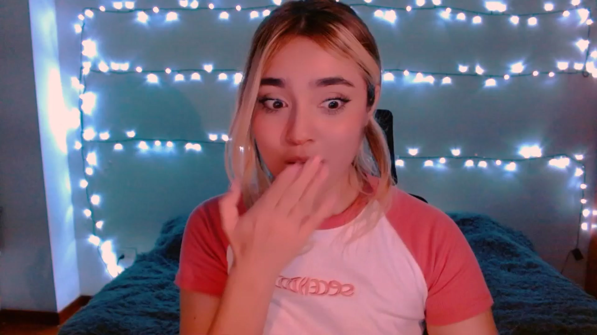 Gallery image thumbnail from Sugar_h0ney's myfreecams stream on, 03/25/2024, 07:27 image 6 of 20