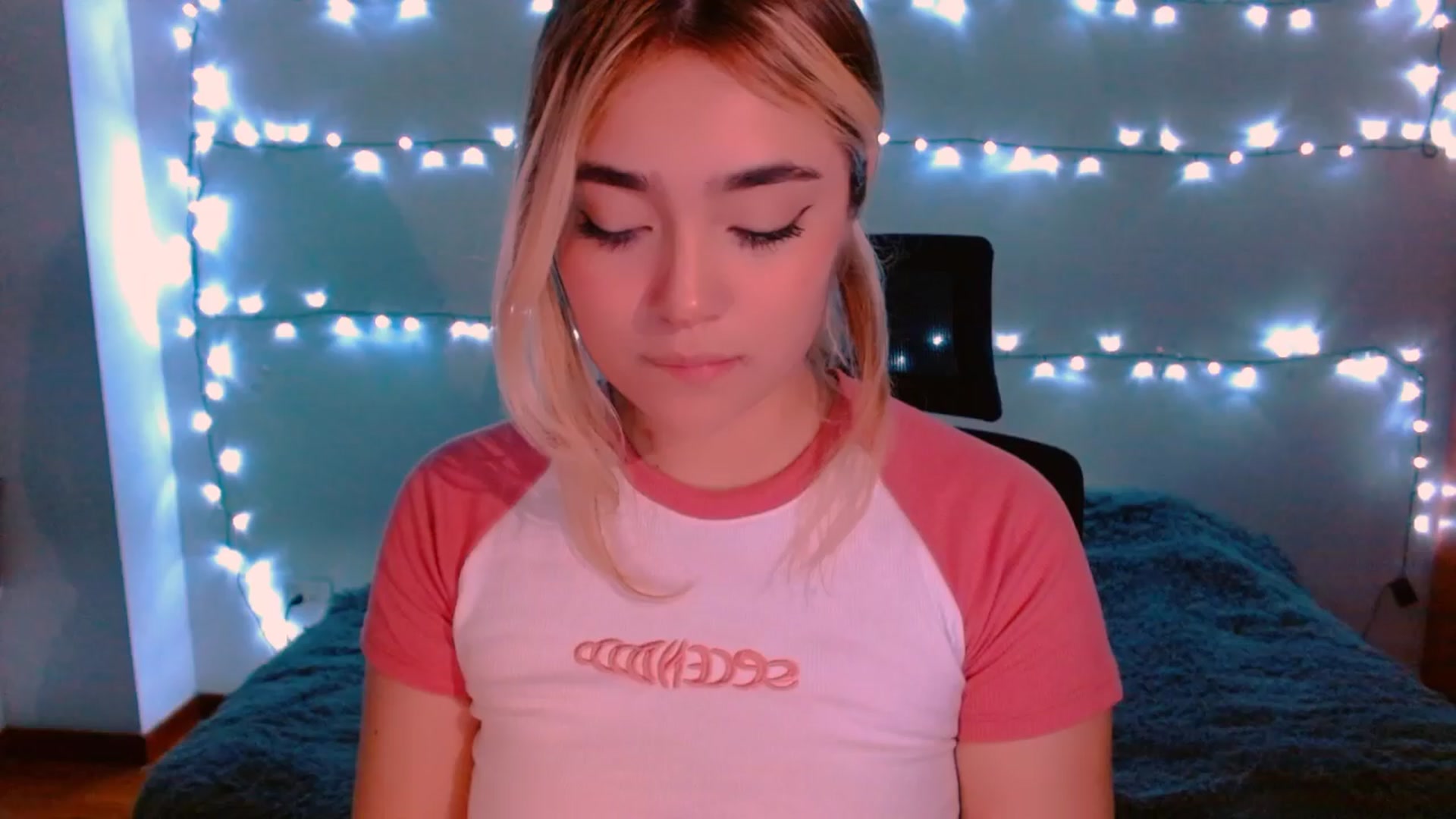 Gallery image thumbnail from Sugar_h0ney's myfreecams stream on, 03/25/2024, 07:27 image 2 of 20