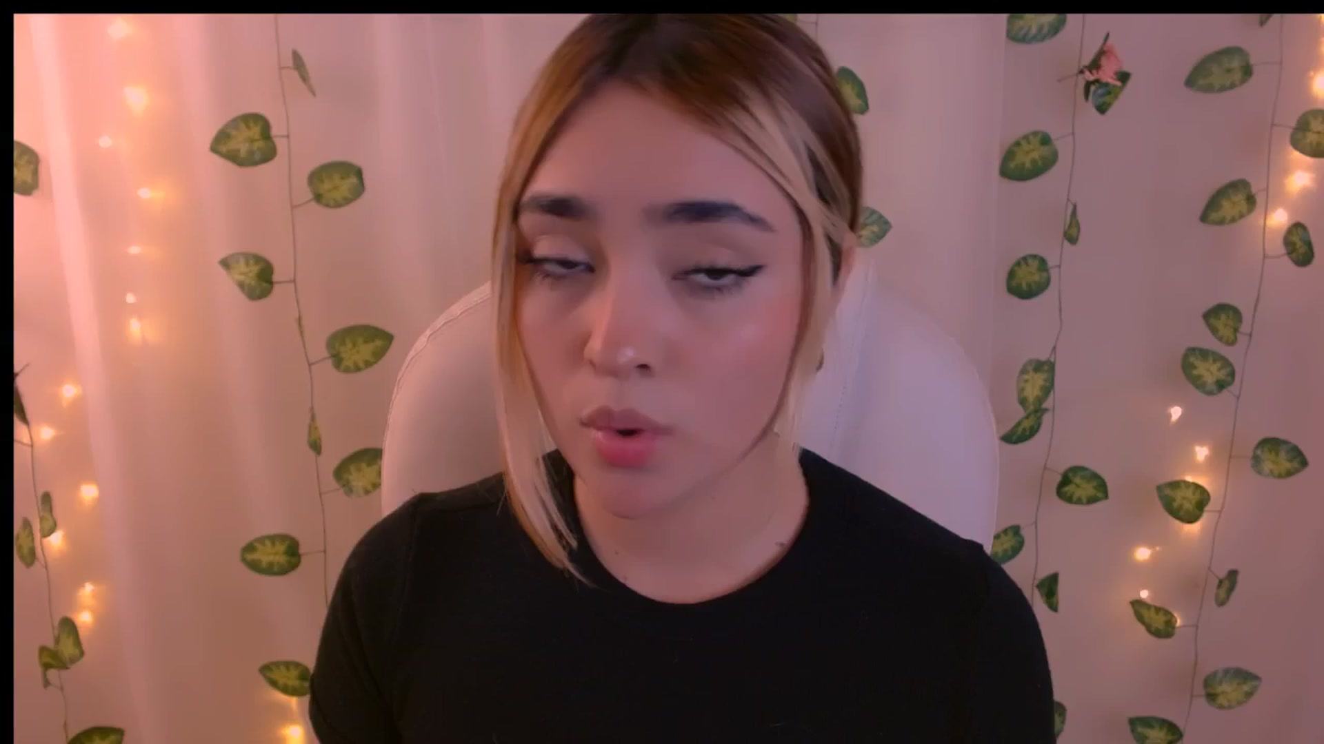 Gallery image thumbnail from Sugar_h0ney's myfreecams stream on, 04/22/2024, 02:01 image 9 of 20