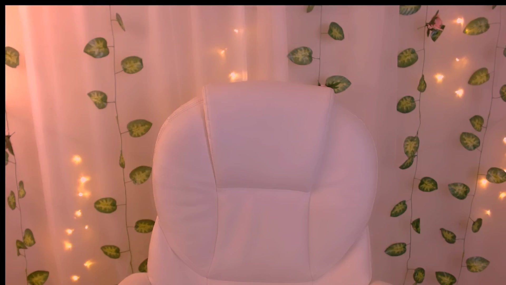 Gallery image thumbnail from Sugar_h0ney's myfreecams stream on, 04/22/2024, 02:01 image 3 of 20