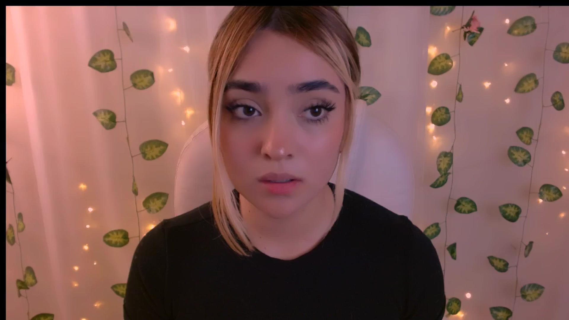 Gallery image thumbnail from Sugar_h0ney's myfreecams stream on, 04/22/2024, 02:01 image 15 of 20
