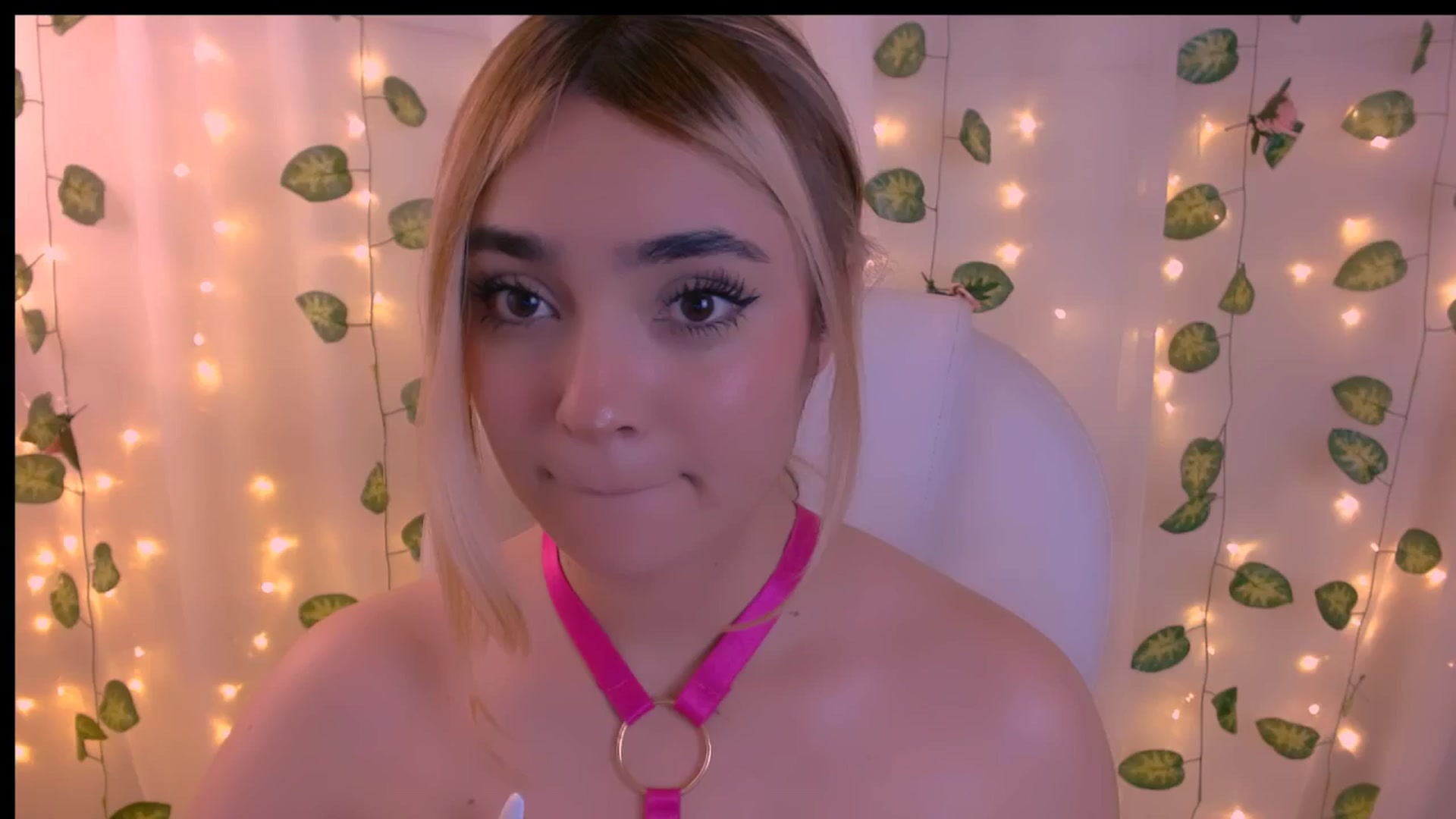 Gallery image thumbnail from Sugar_h0ney's myfreecams stream on, 04/25/2024, 07:51 image 1 of 20