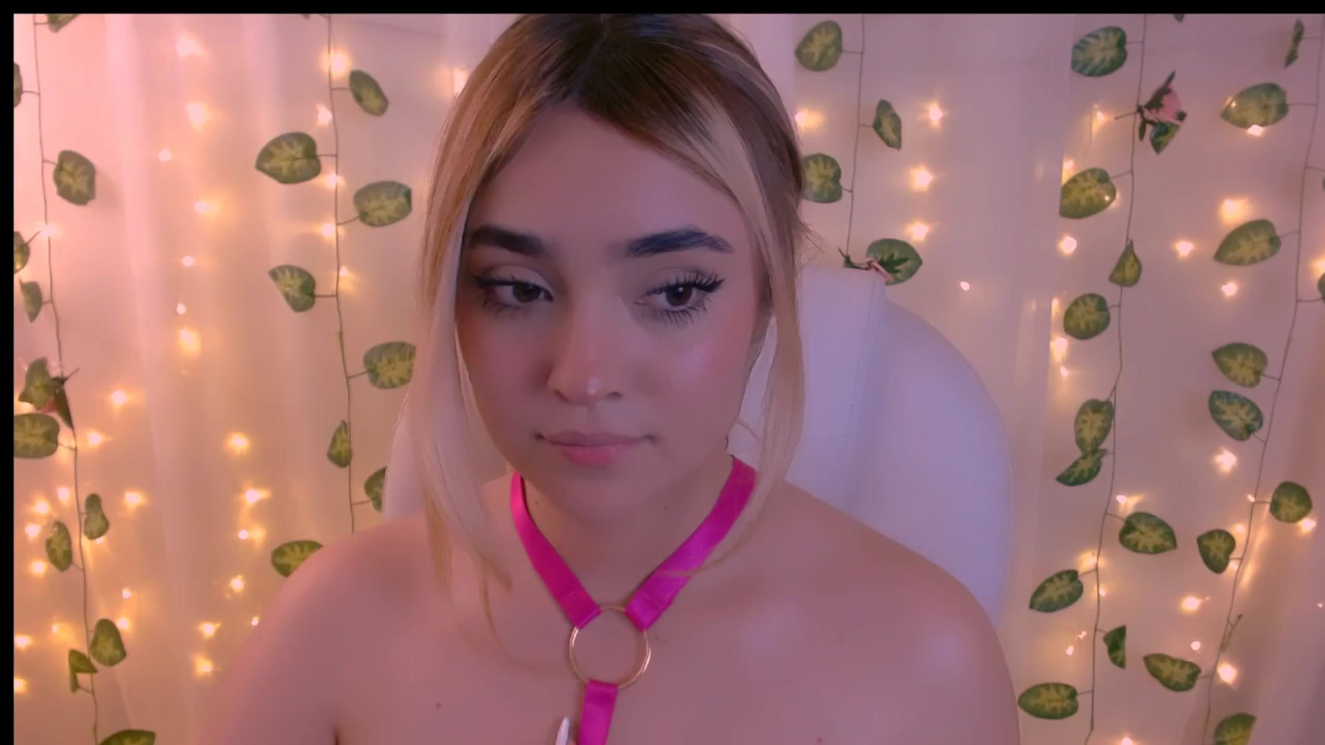 Gallery image thumbnail from Sugar_h0ney's myfreecams stream on, 04/25/2024, 07:51 image 2 of 20
