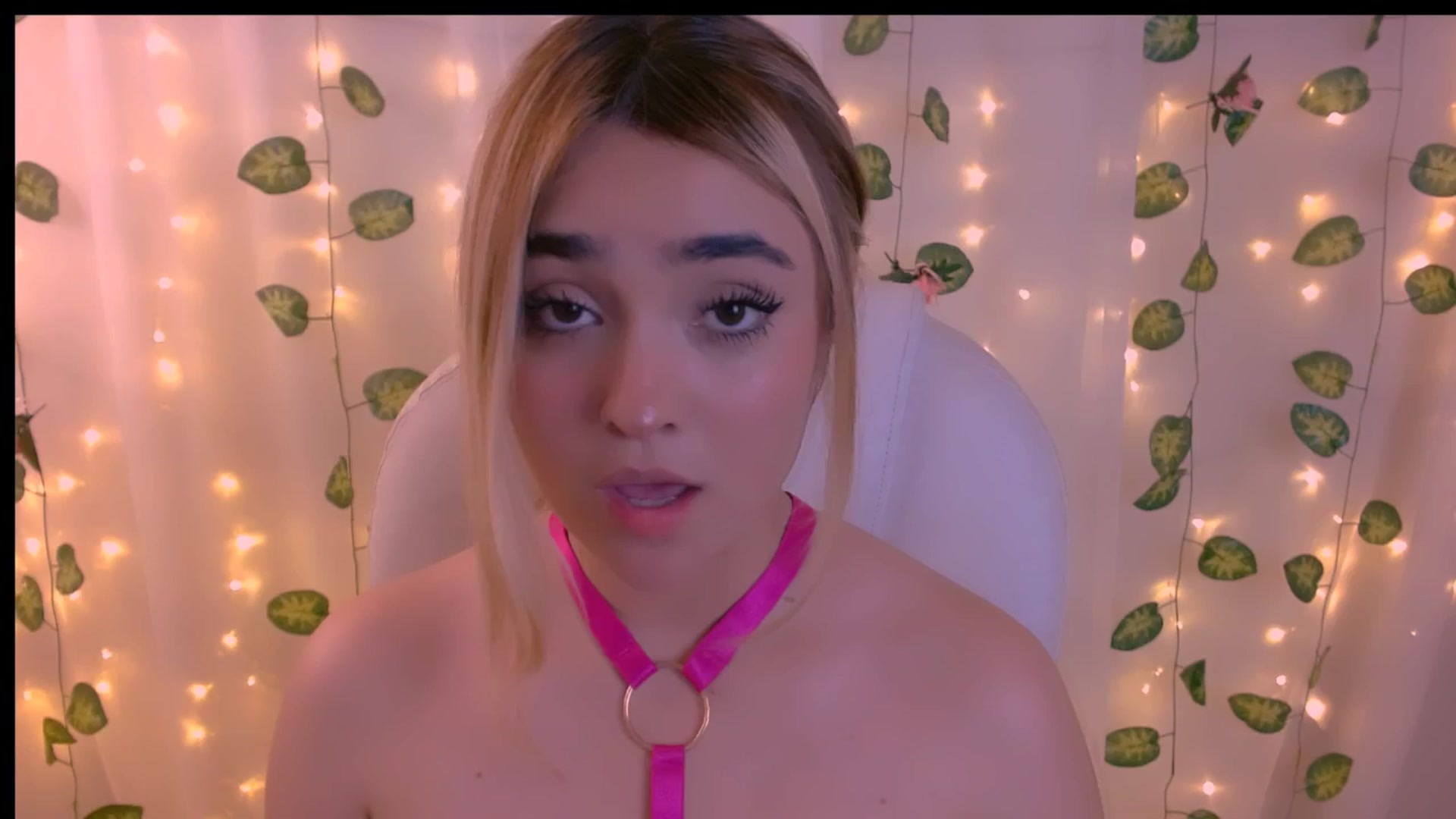 Gallery image thumbnail from Sugar_h0ney's myfreecams stream on, 04/25/2024, 07:51 image 4 of 20