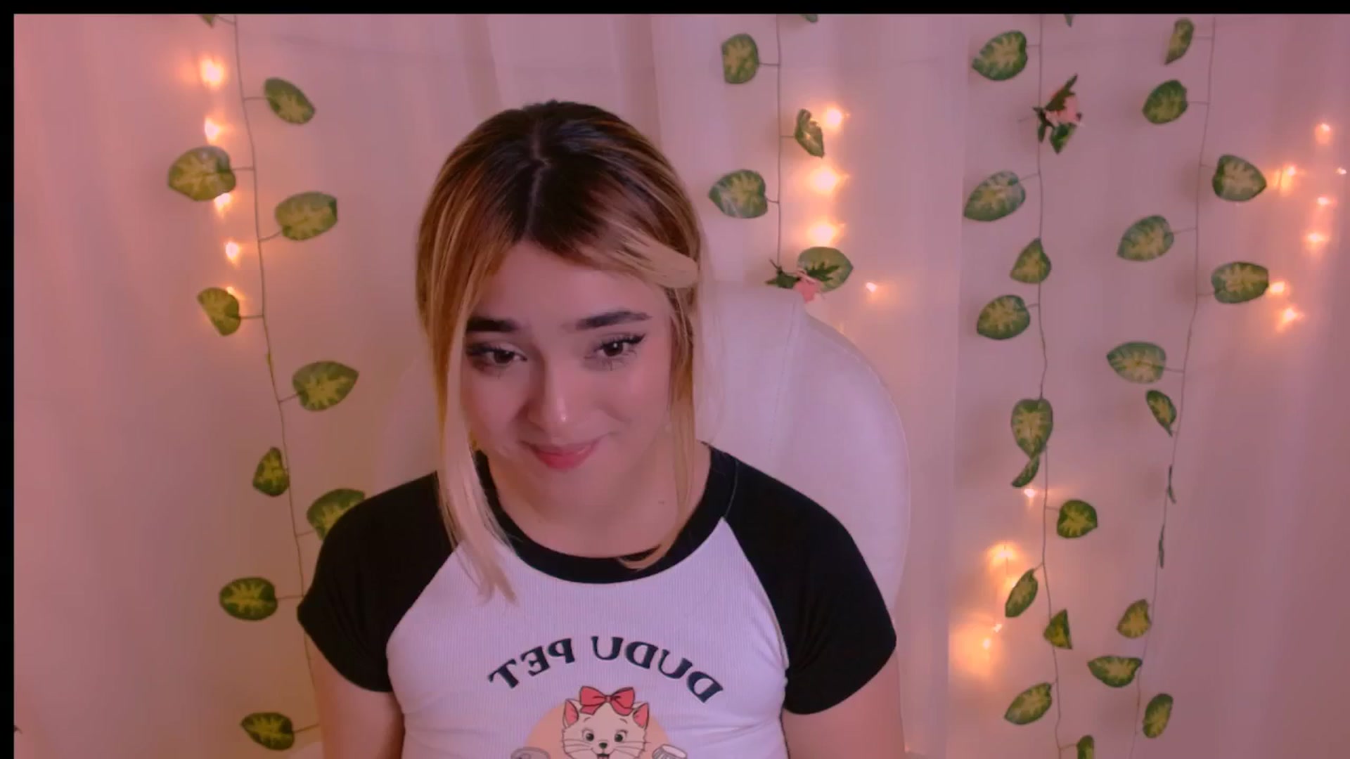 Gallery image thumbnail from Sugar_h0ney's myfreecams stream on, 04/26/2024, 09:27 image 13 of 20