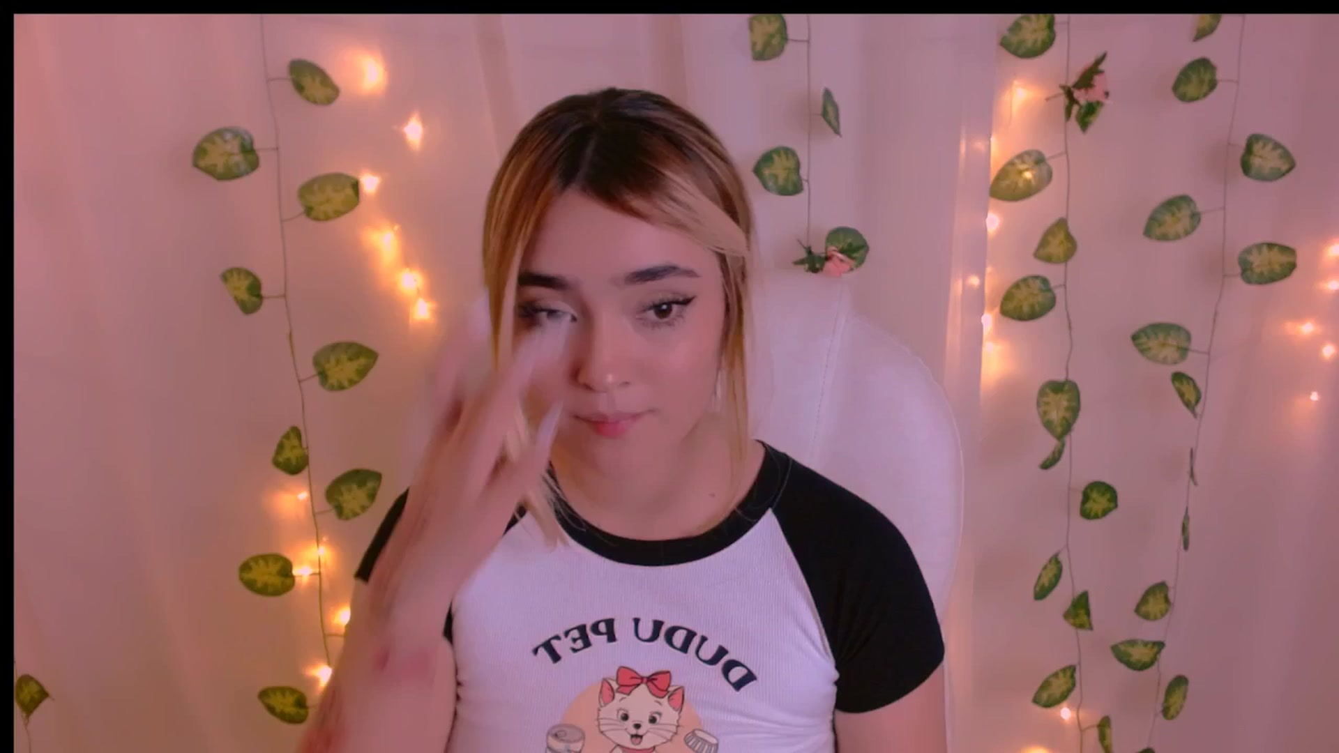 Gallery image thumbnail from Sugar_h0ney's myfreecams stream on, 04/26/2024, 09:27 image 4 of 20