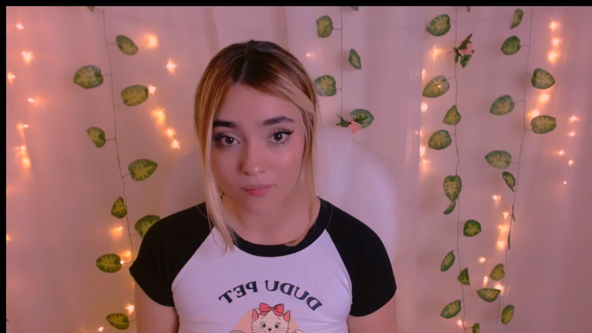 Gallery image thumbnail from Sugar_h0ney's myfreecams stream on, 04/26/2024, 09:27 image 18 of 20