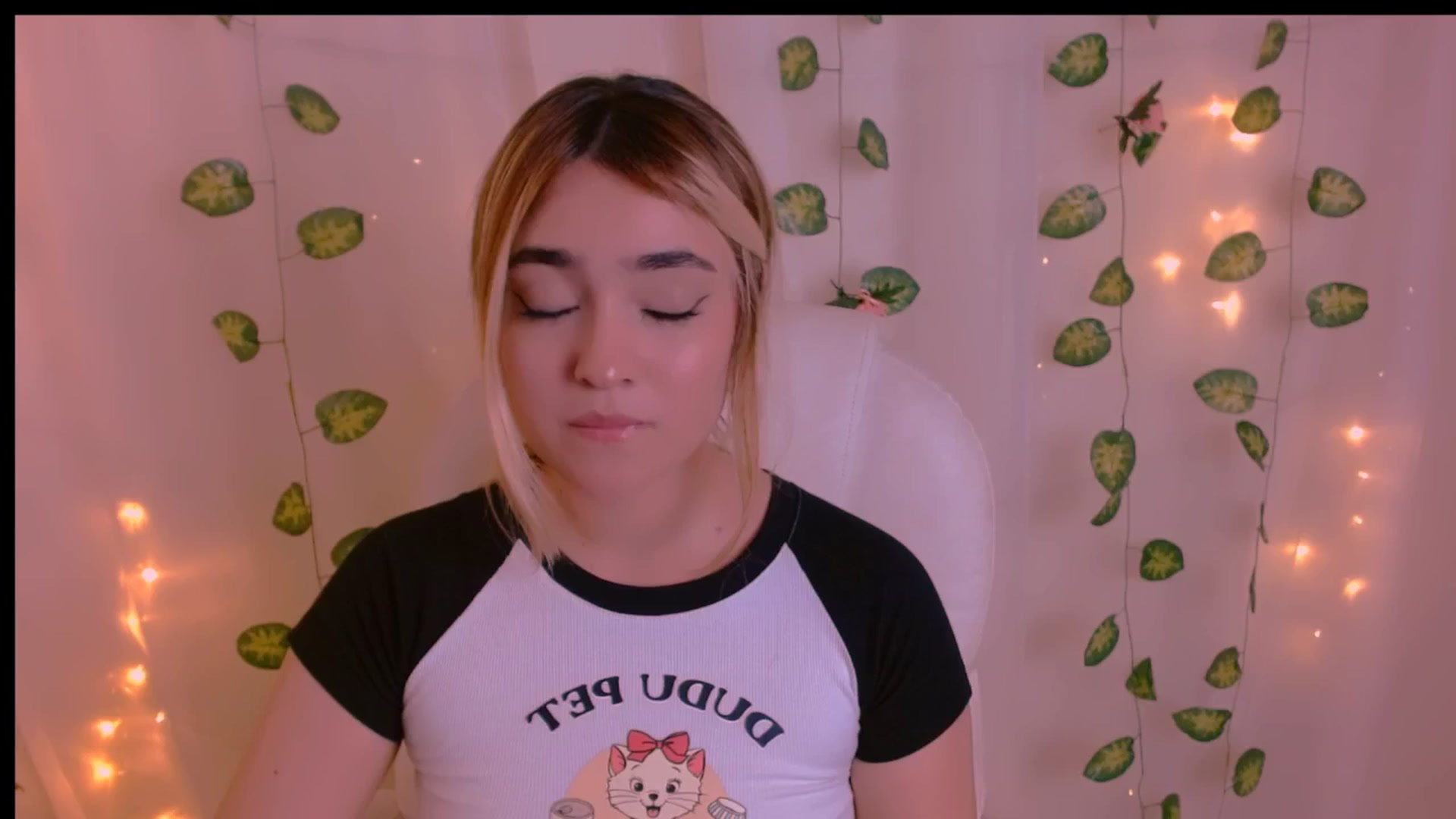 Gallery image thumbnail from Sugar_h0ney's myfreecams stream on, 04/26/2024, 09:27 image 16 of 20